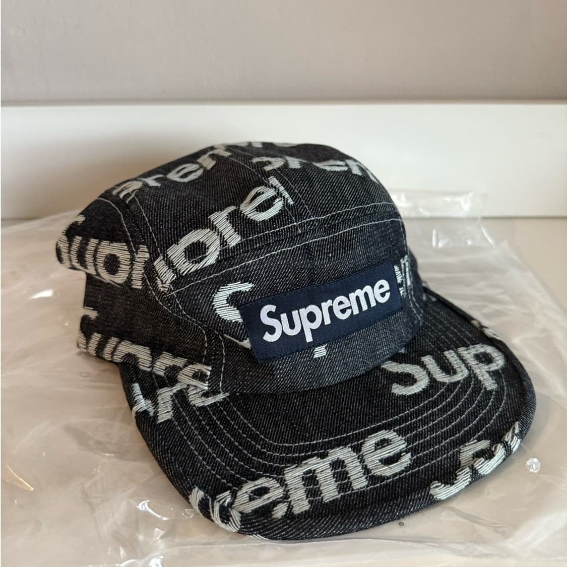 18SS 슈프림 데님 올오버 로고 캠프캡 블랙 상품이미지1