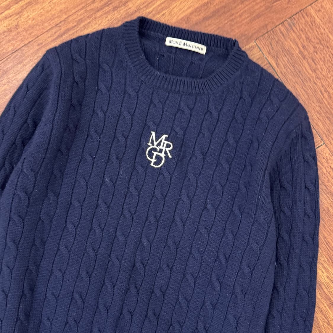 여성용 FREE 마르디메크르디 네이비 케이블 라운드 니트 상품이미지2