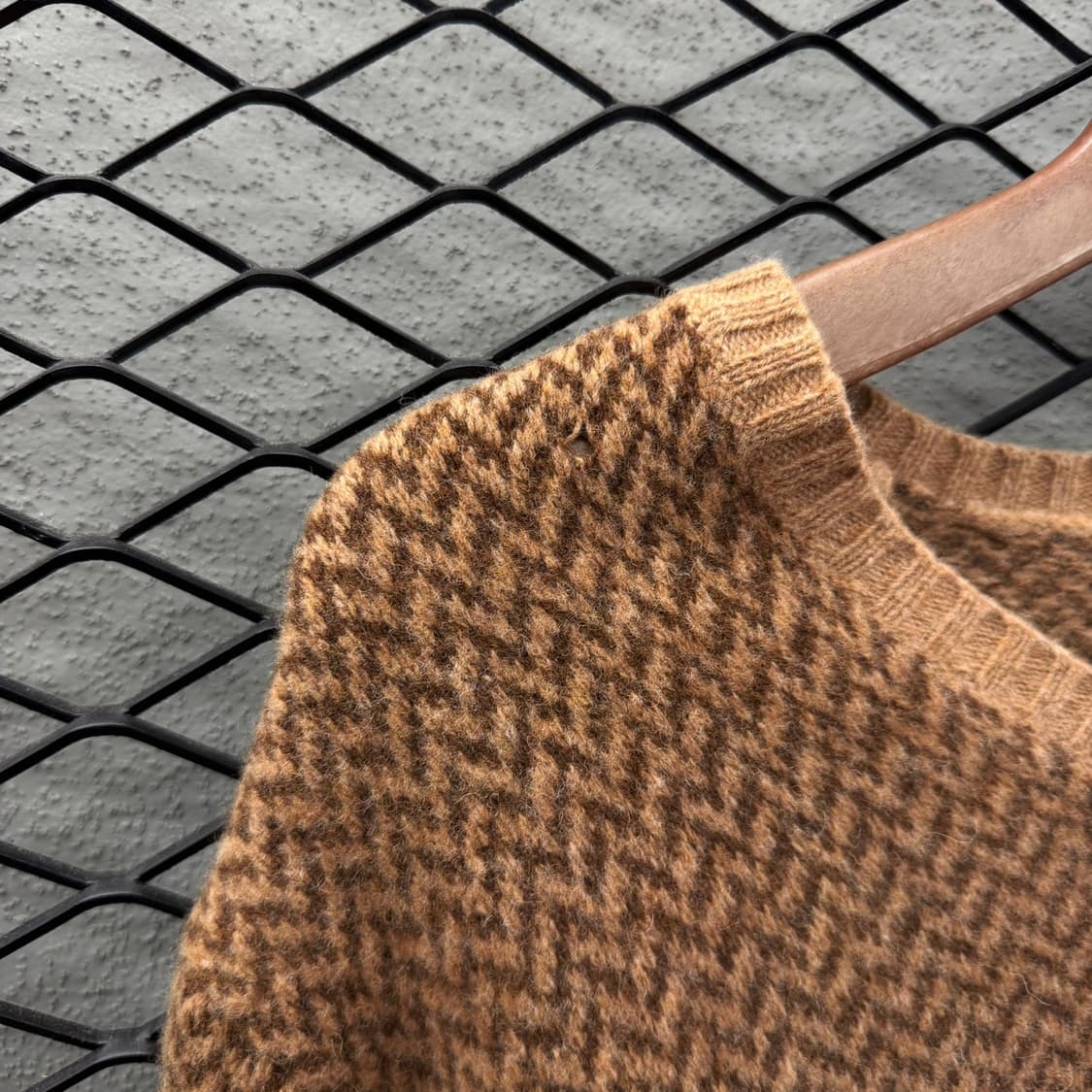 폴로 랄프로렌 울니트 V넥 헤링본패턴 디테일 루즈핏 브라운 상품이미지5