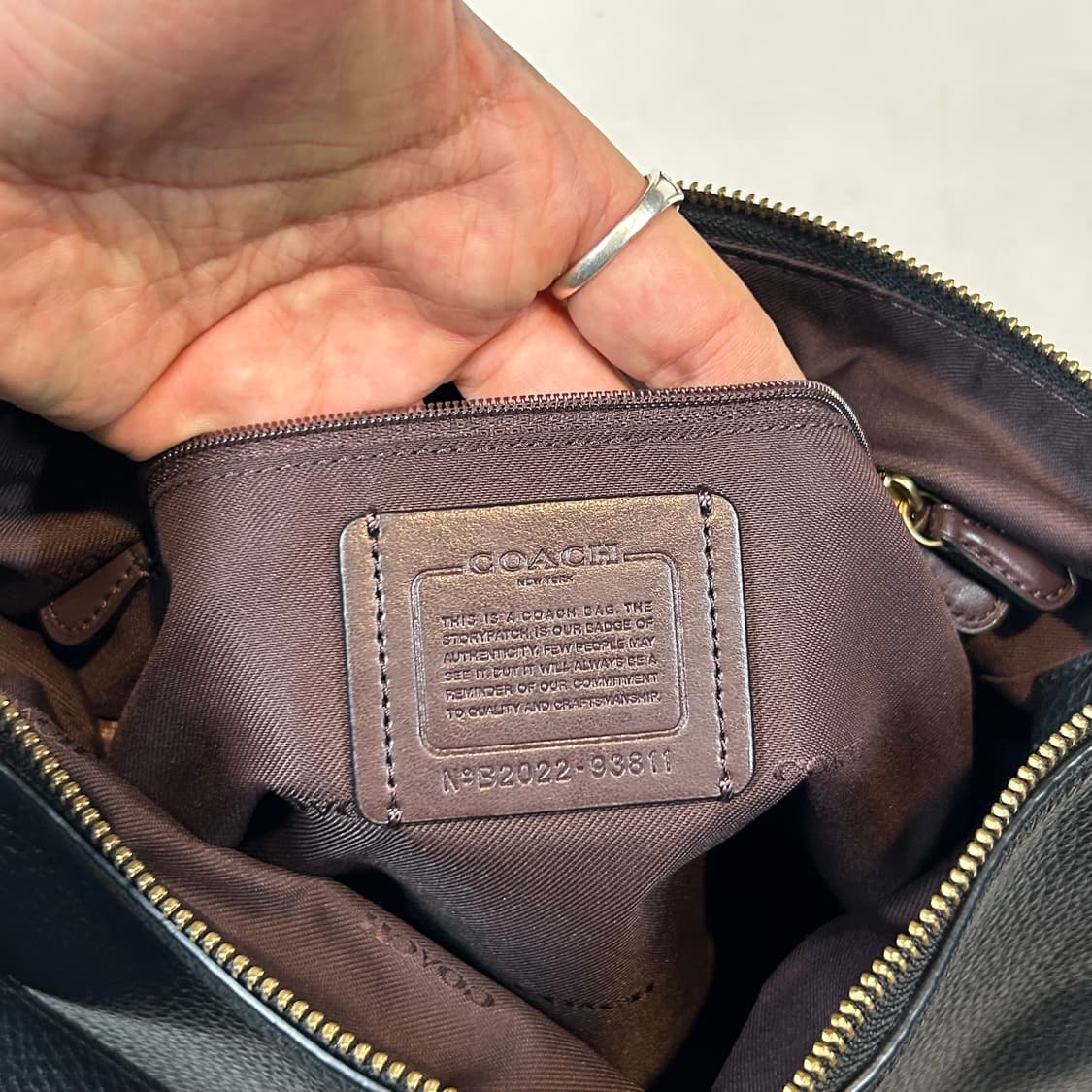 코치 COACH 블랙 페블 레더 숄더백 호보백 가방 상품이미지7