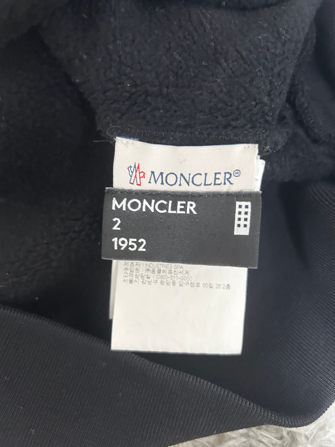 [사이즈L] 몽클레어 엠보로고 맨투맨 상품이미지4