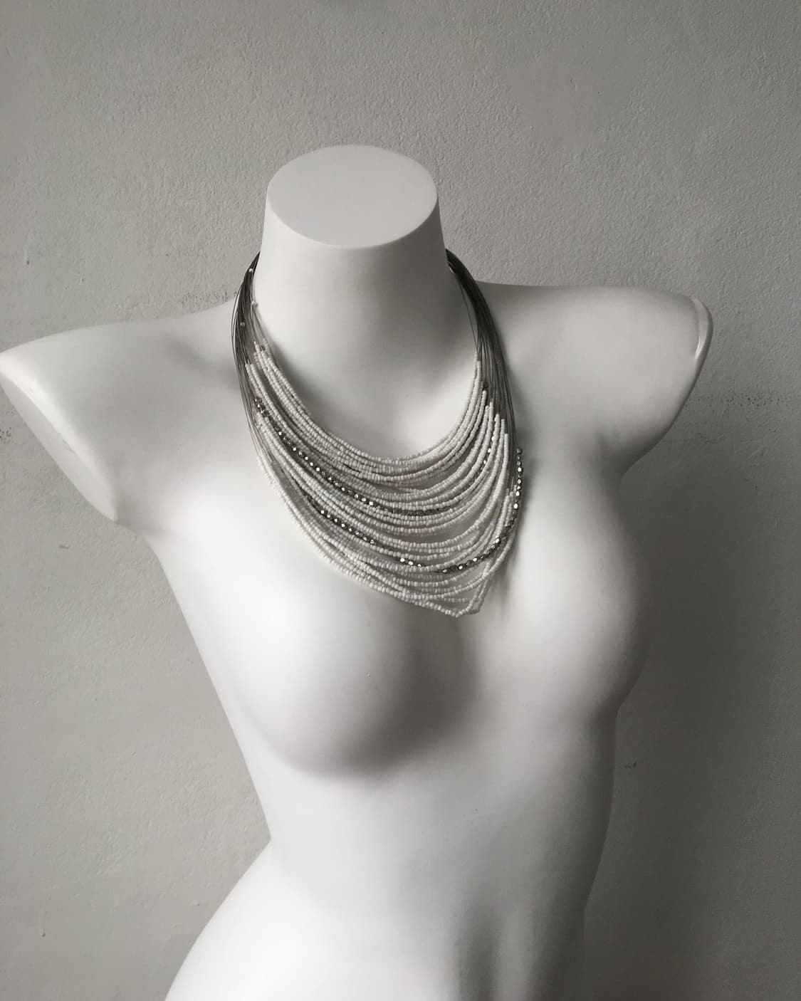 lyaered beads necklace 상품이미지1