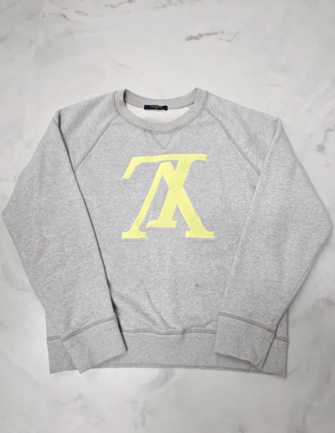 정품 루이비통 업사이드다운 형광 회색 맨투맨 100 상품이미지2