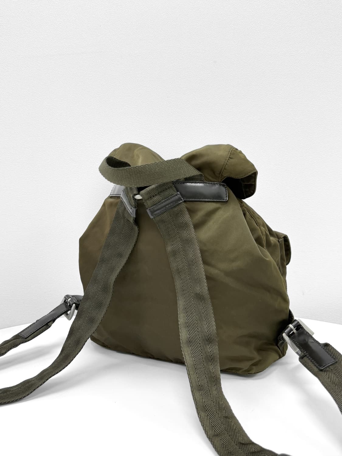 프라다 나일론 투포켓 백팩 카키 상품이미지5