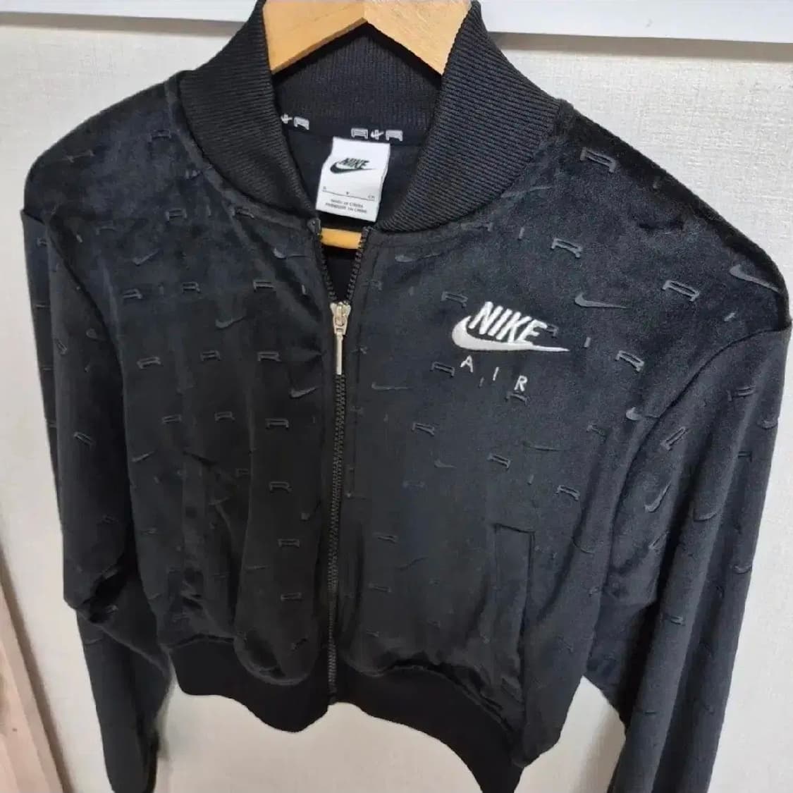 새것상태 나이키 에어 벨루어 자켓 블랙 S 상품이미지5