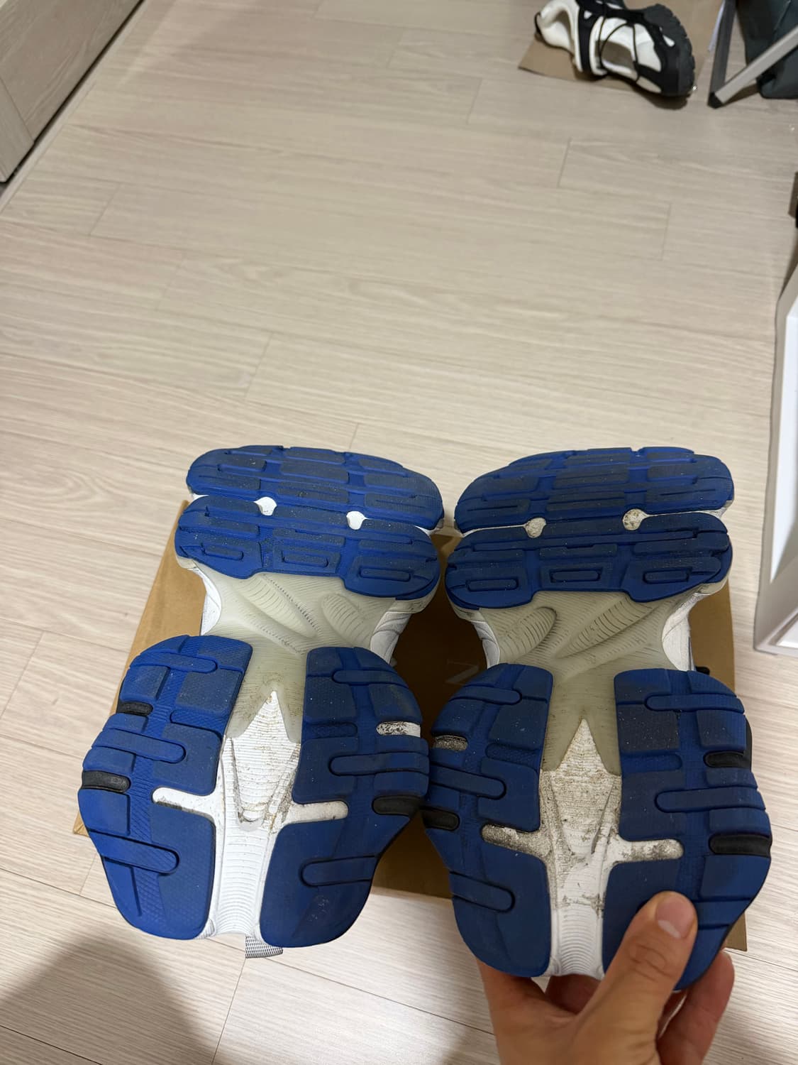 발렌시아가 카고 스니커즈 블루 41 판매합니다. 상품이미지2
