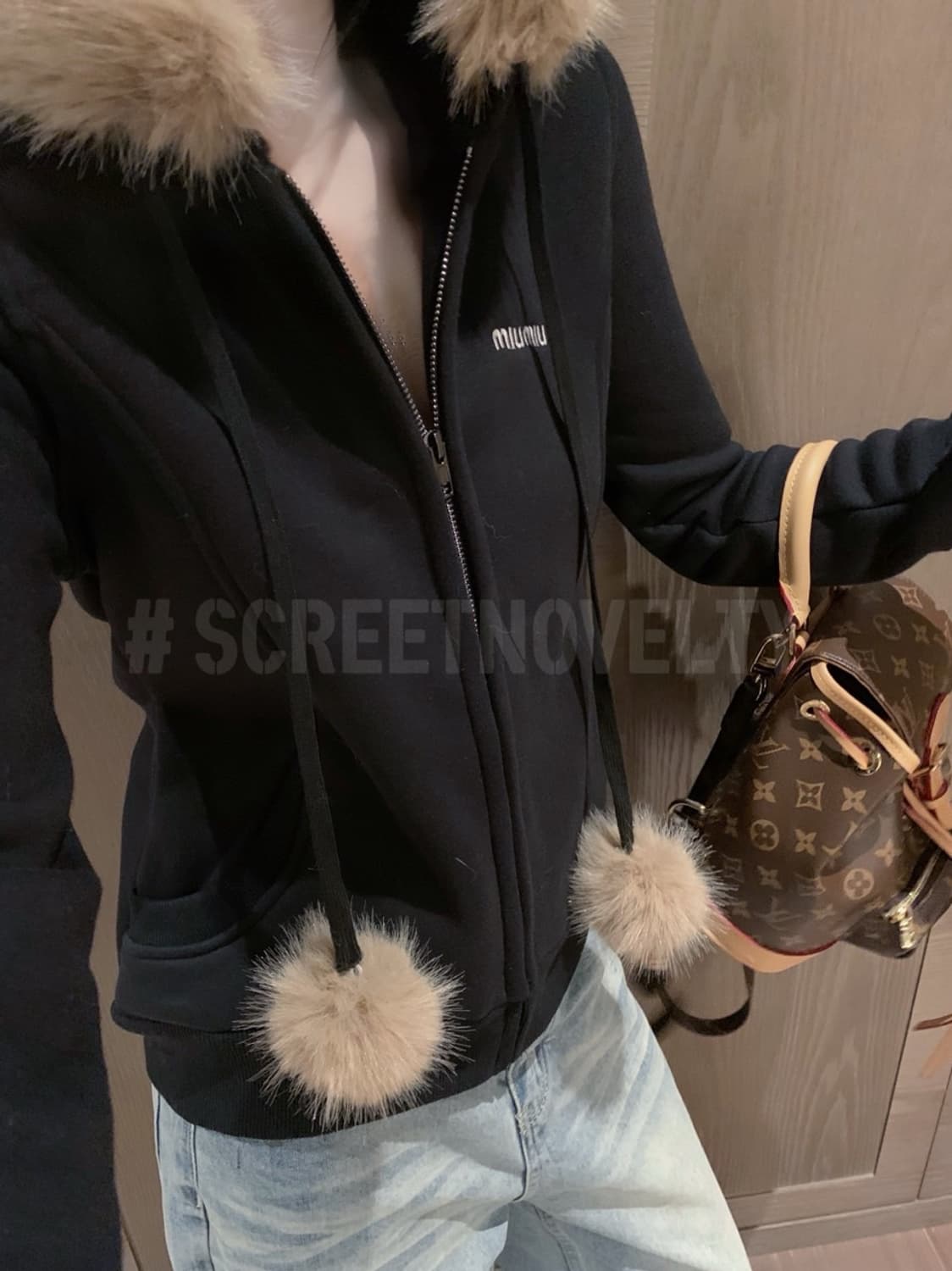 미우미우 방울 퍼 후드 집엎 블랙 상품이미지3