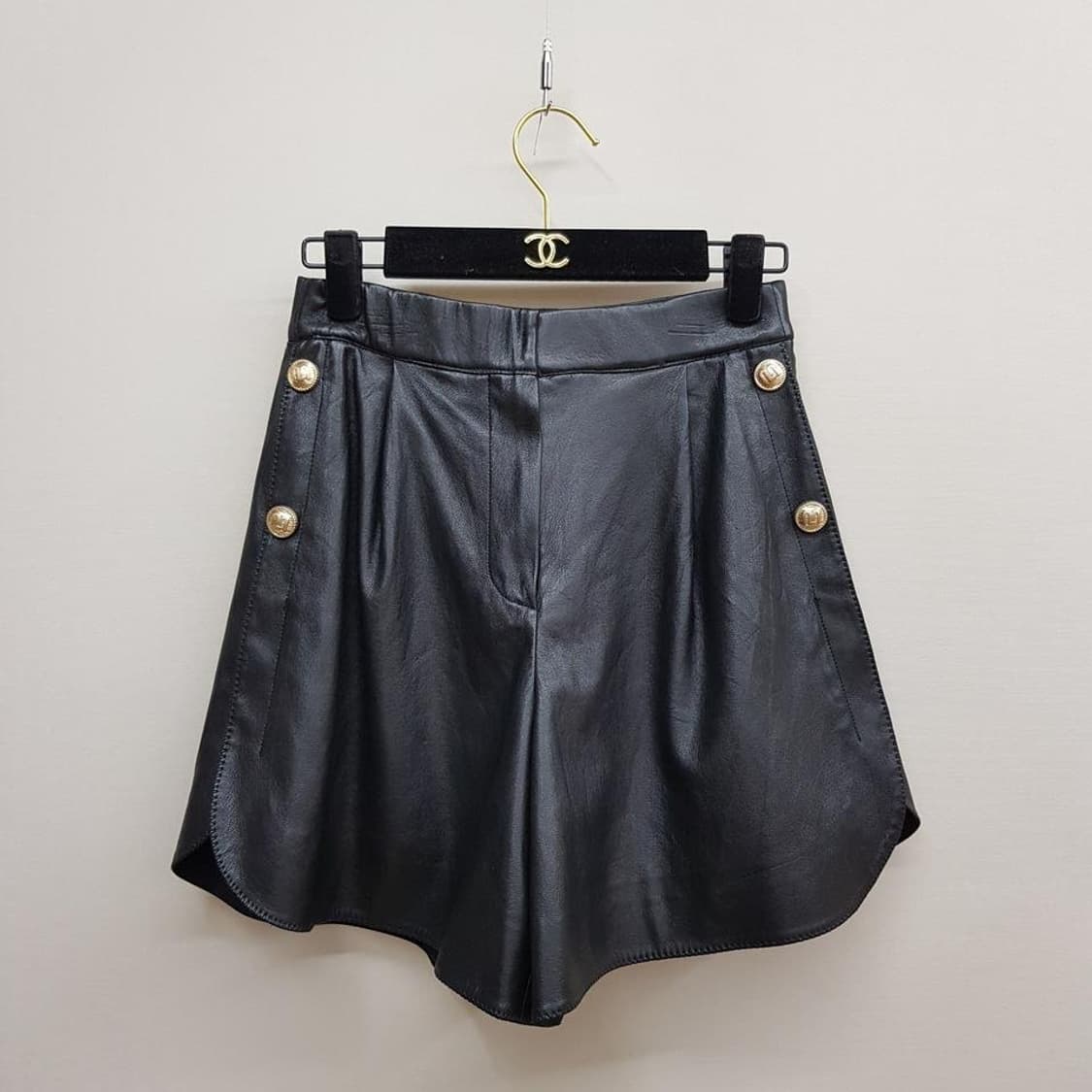 한섬 마인 MINE 2022 레더  골드 버튼 쇼츠 61-90사이즈 상품이미지2