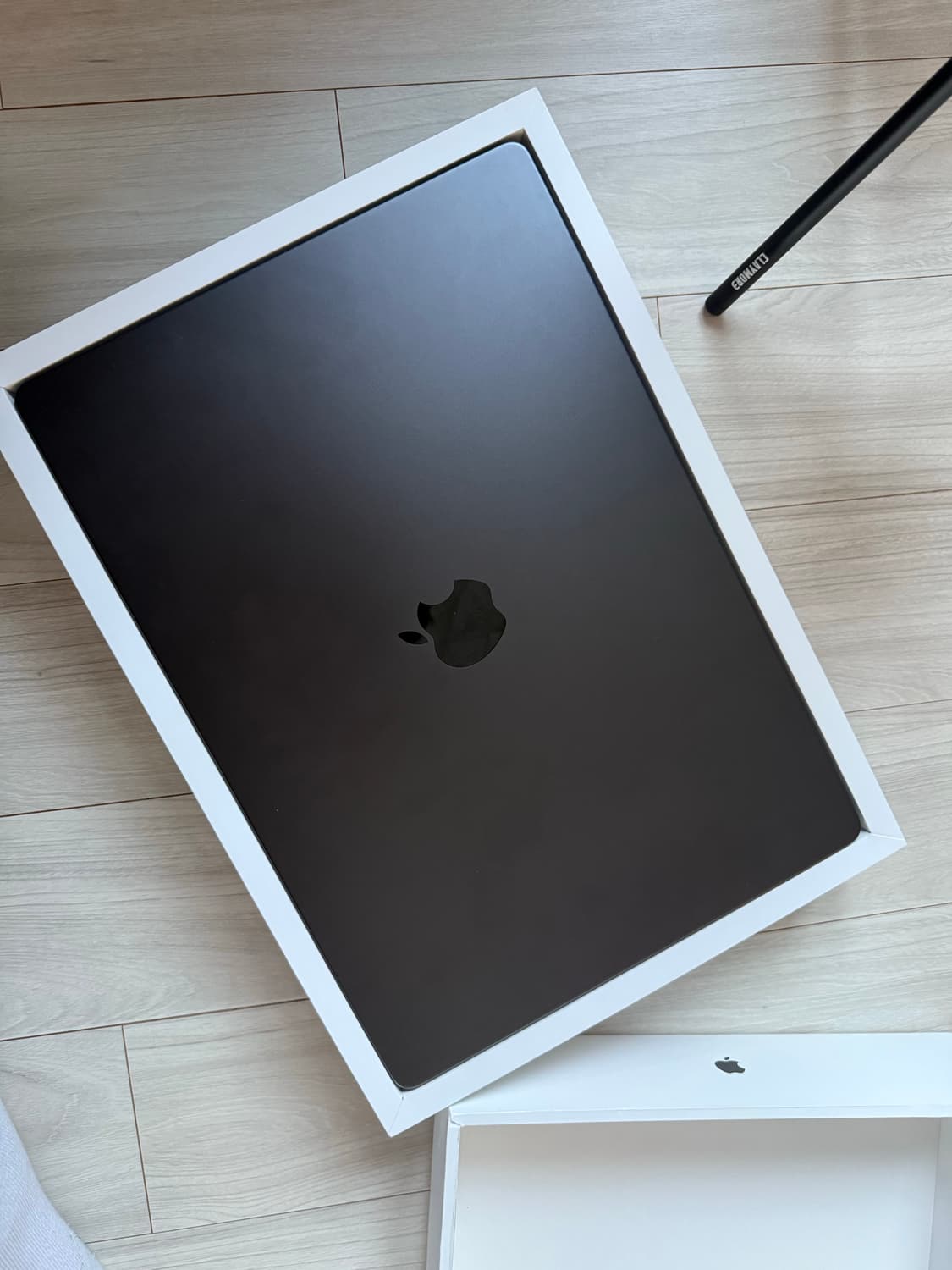 맥북 프로 M3 Pro 16인치 스페이스블랙 1tb 상품이미지3