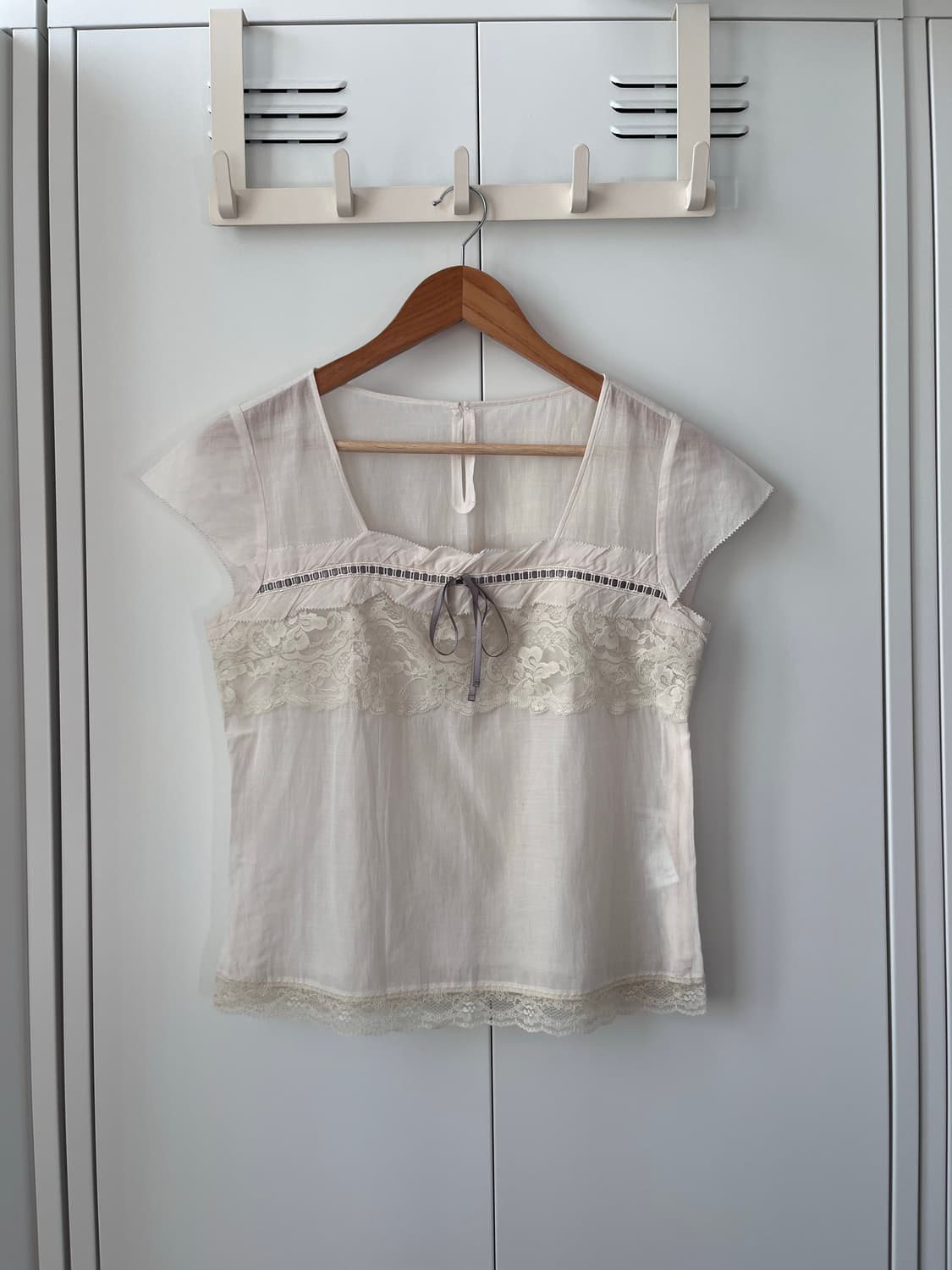 C.aujard 레이스 리본 캡소매 블라우스 상품이미지2