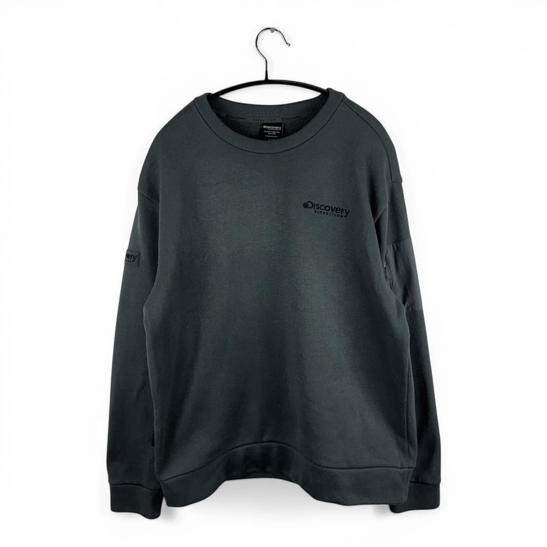 100) 디스커버리 포켓 맨투맨 차콜 상품이미지1