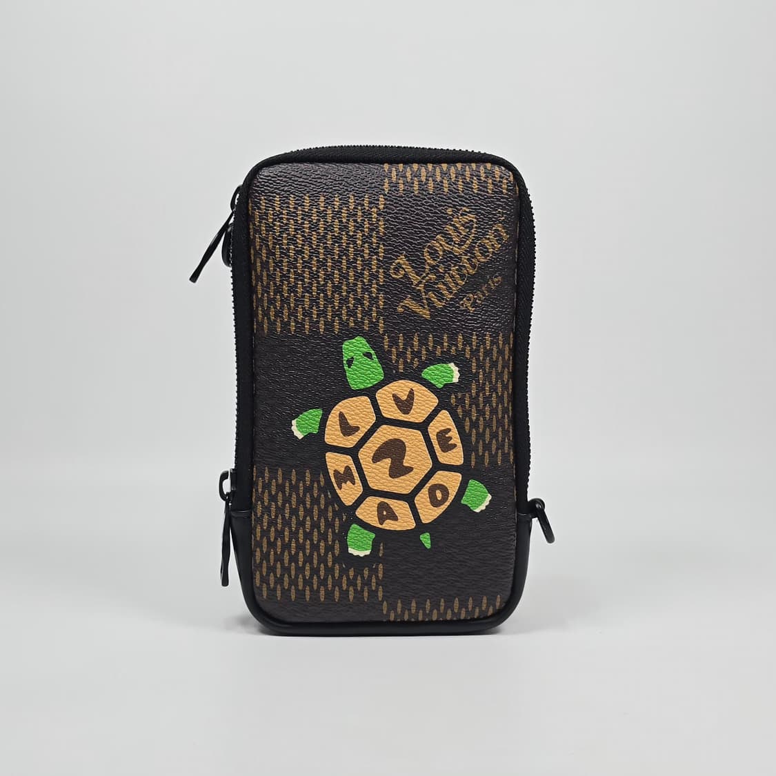 루이비통 x 니고 거북이 더블폰 파우치 미니크로스백 상품이미지2