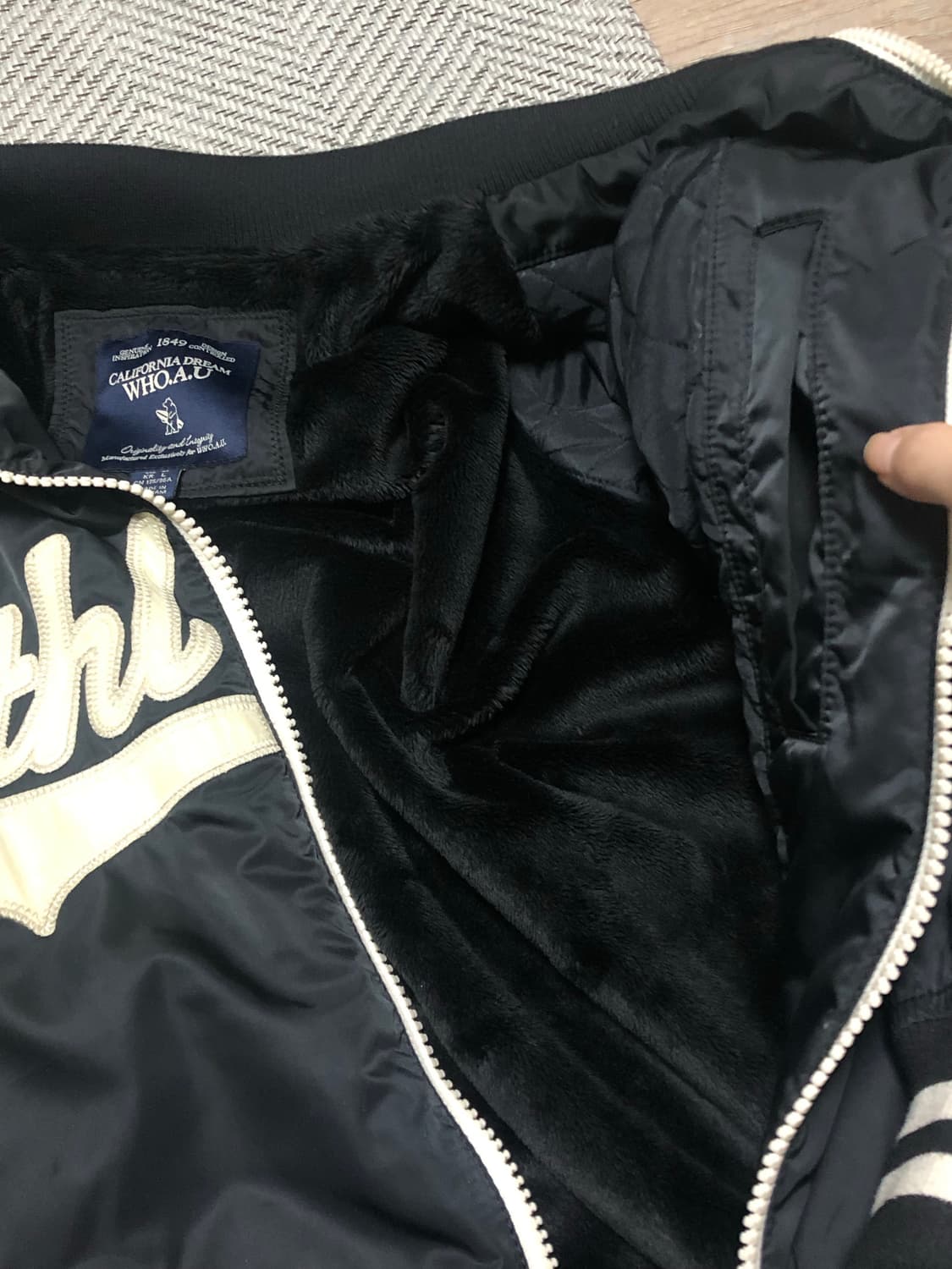 빈티지 후아유 블랙 털 바시티 점퍼 상품이미지4