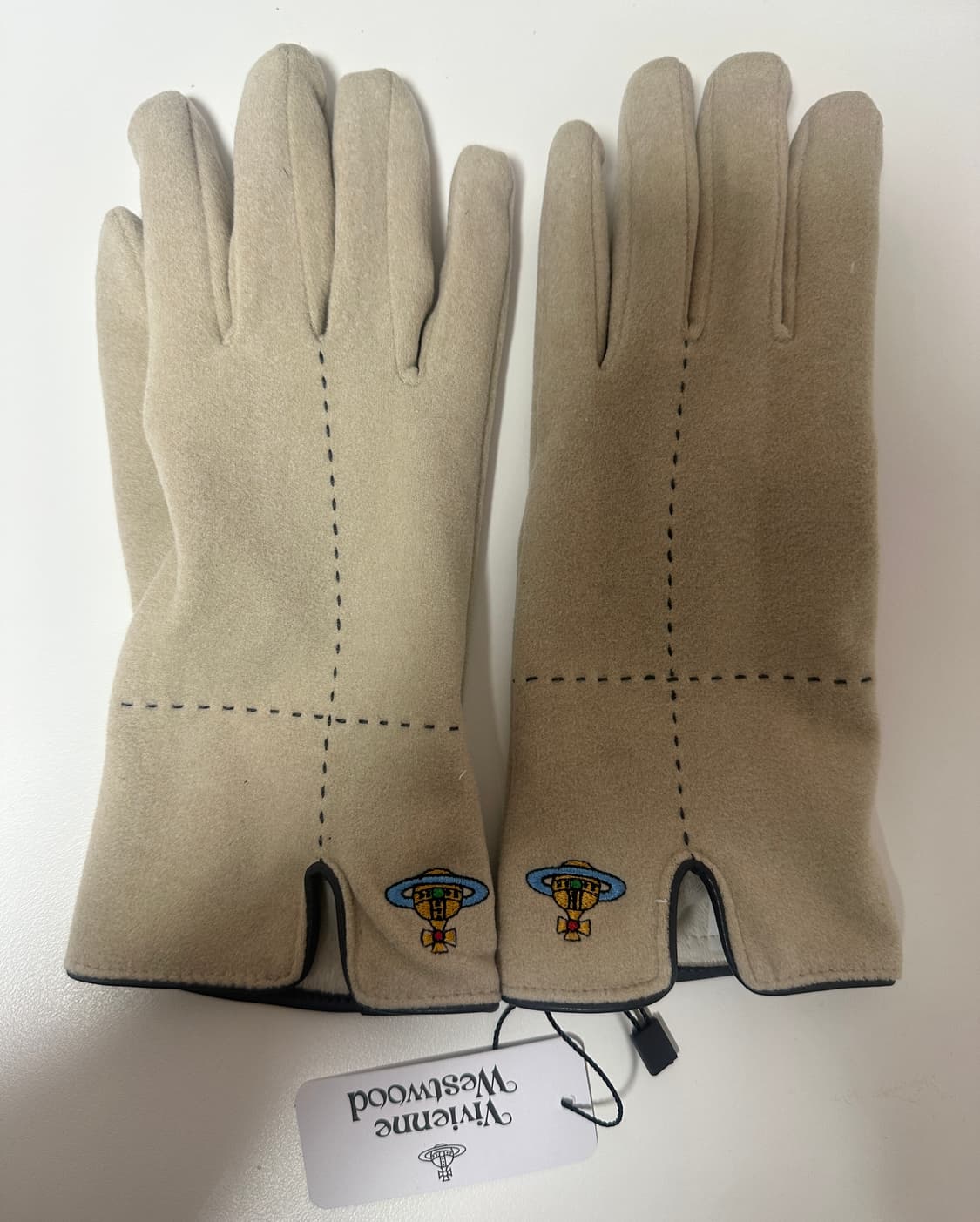 비비안웨스트우드 베이지색 여성 장갑 상품이미지1