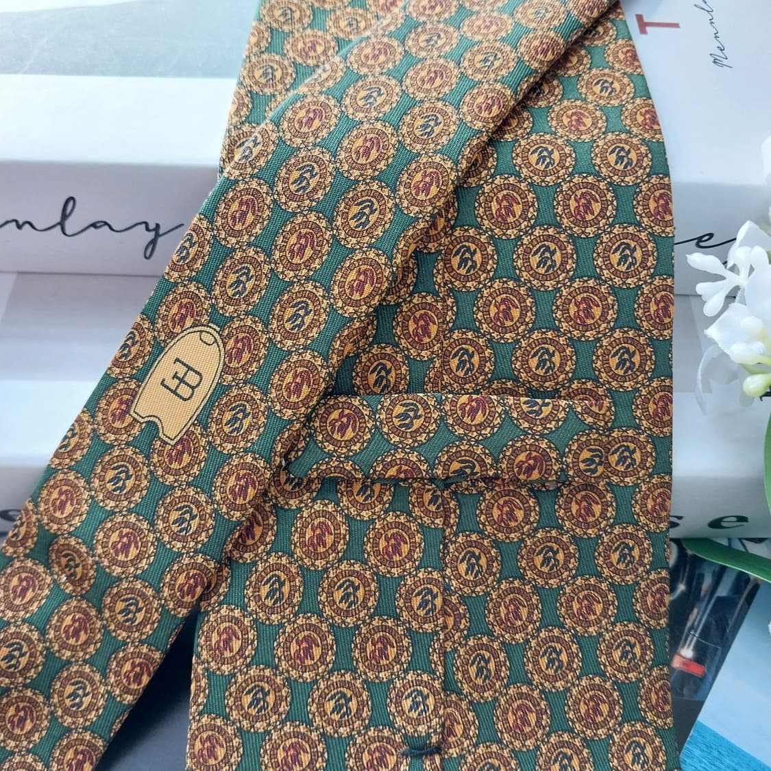 부가티 실크 그린 메달리온 패턴 넥타이 10cm A+등급 K1651
 상품이미지7