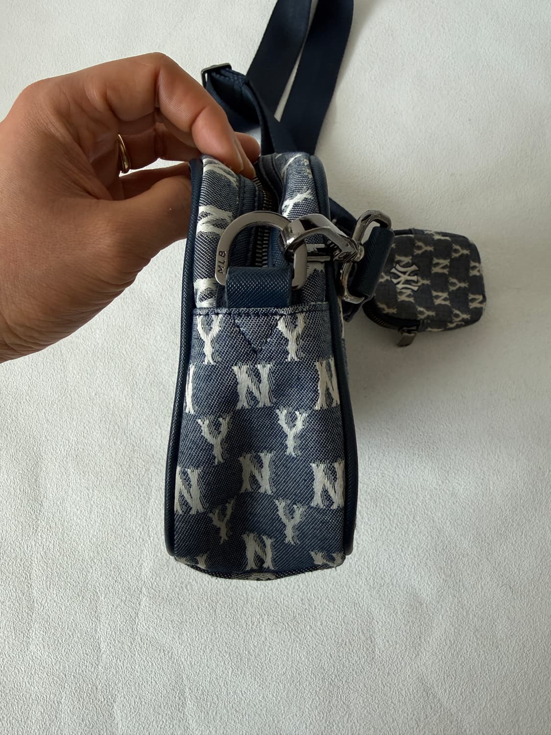 엠엘비(MLB) NY 모노그램 크로스백 상품이미지3