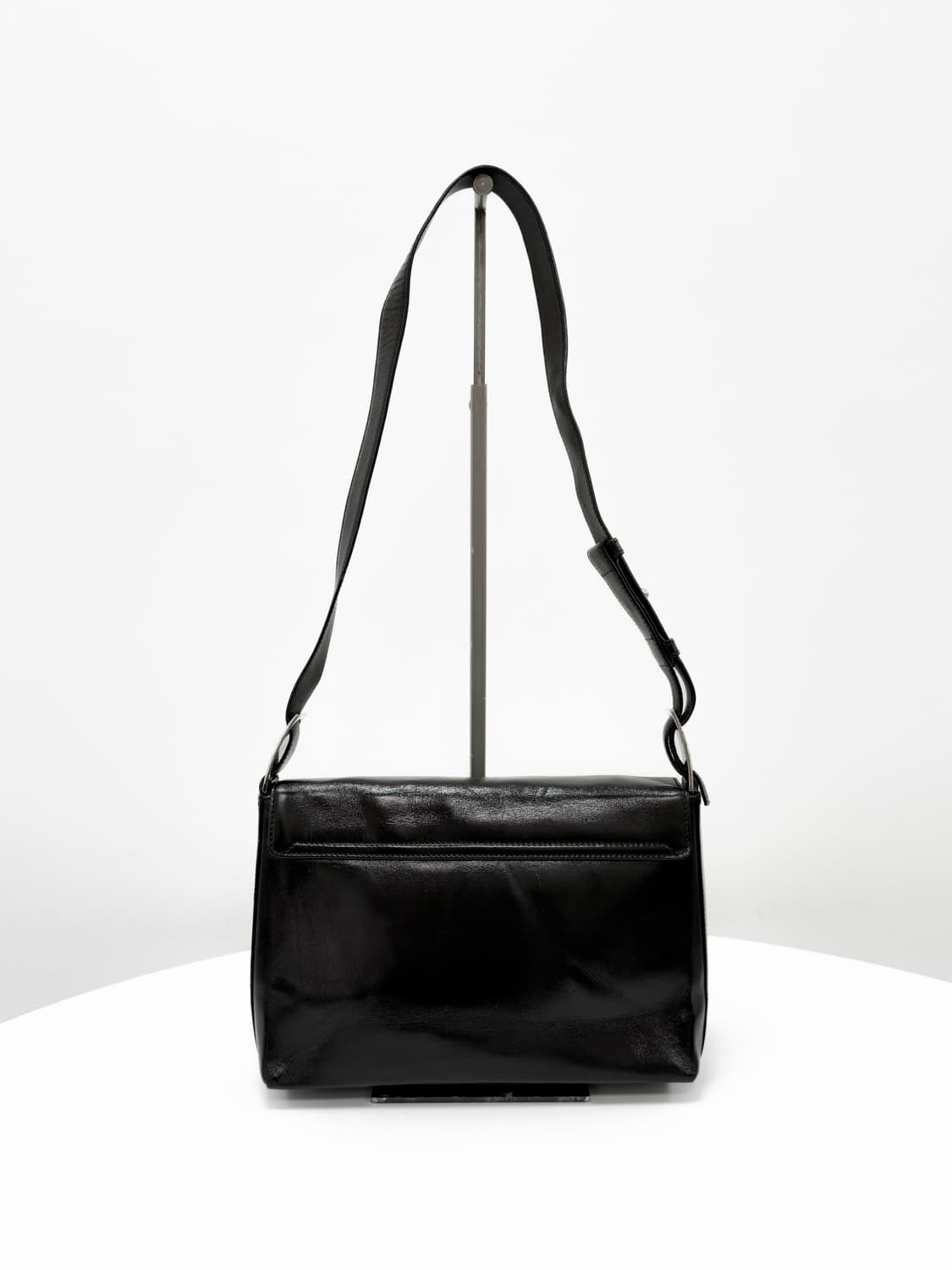 페라가모 블랙 레더 플랩 숄더백 상품이미지4