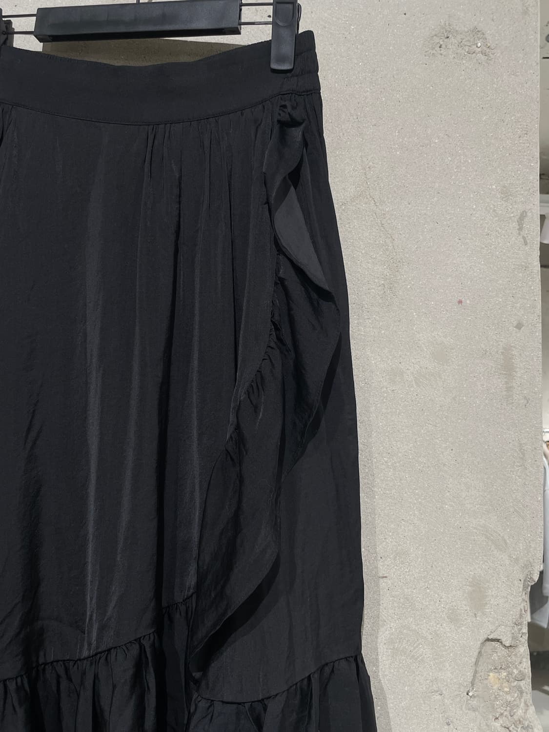 maje 블랙 프릴 레이어 폴리에스터 롱 스커트 상품이미지3