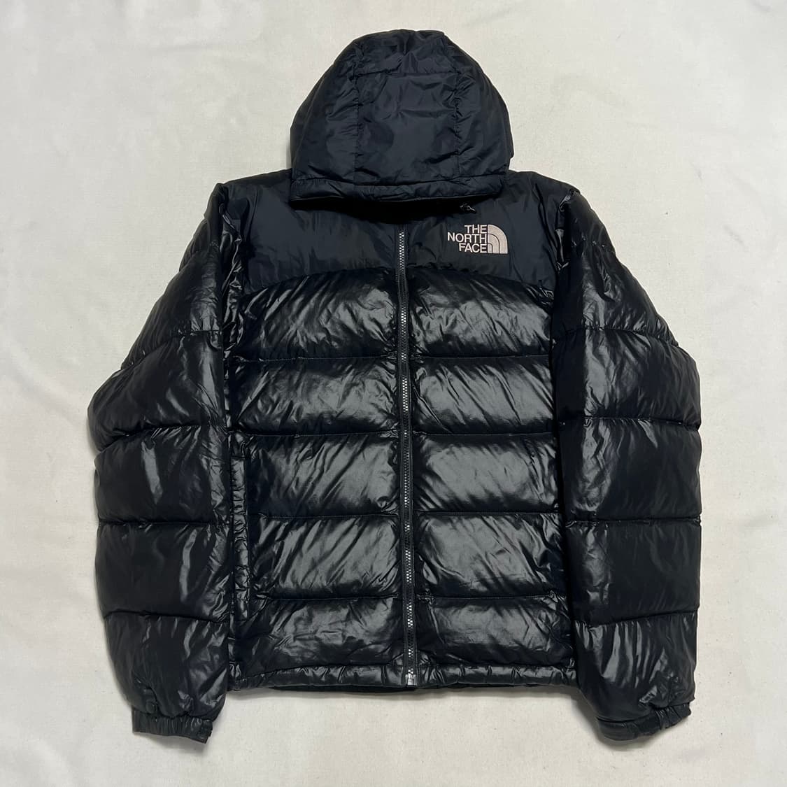 90 노스페이스 눕시 700 블랙 유광 구스다운 후드 패딩 상품이미지2