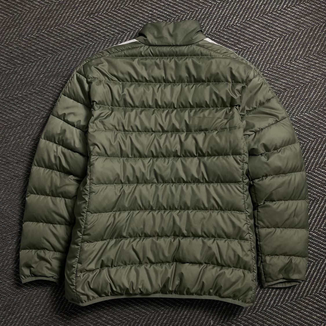 아디다스 우먼스 경량 덕 다운 푸퍼 패딩 카키o 4750 상품이미지5