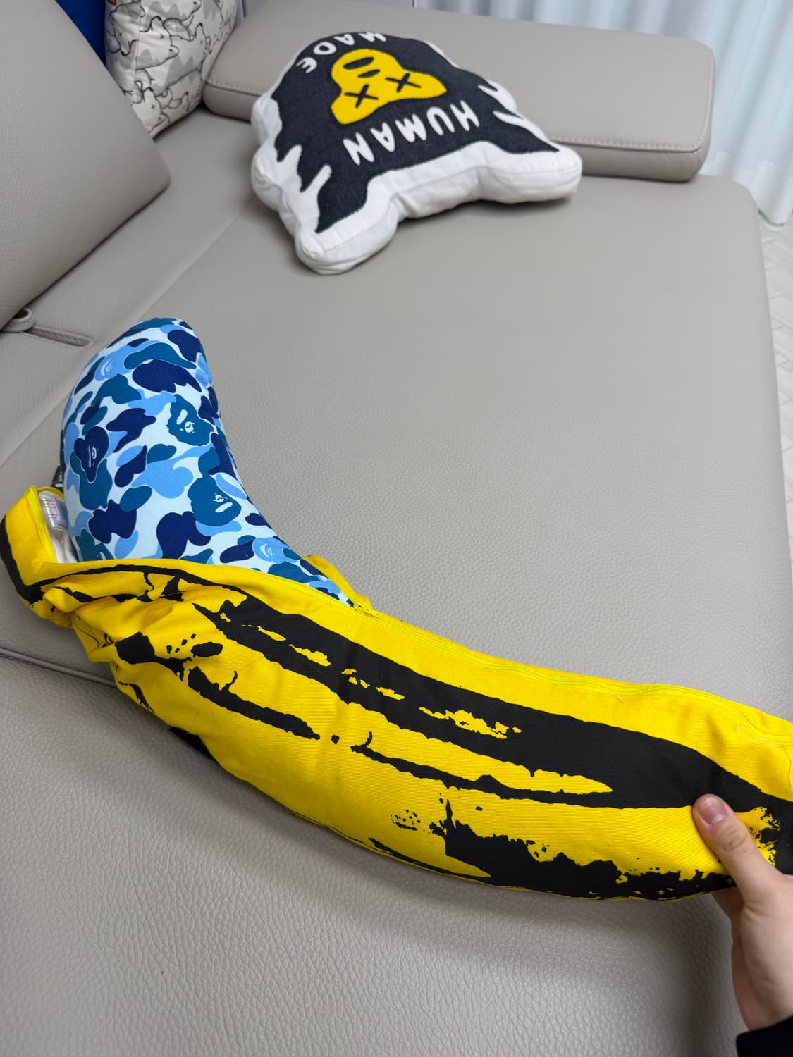 베이프 앤디워홀 콜라보 쿠션 판매합니다 상품이미지1