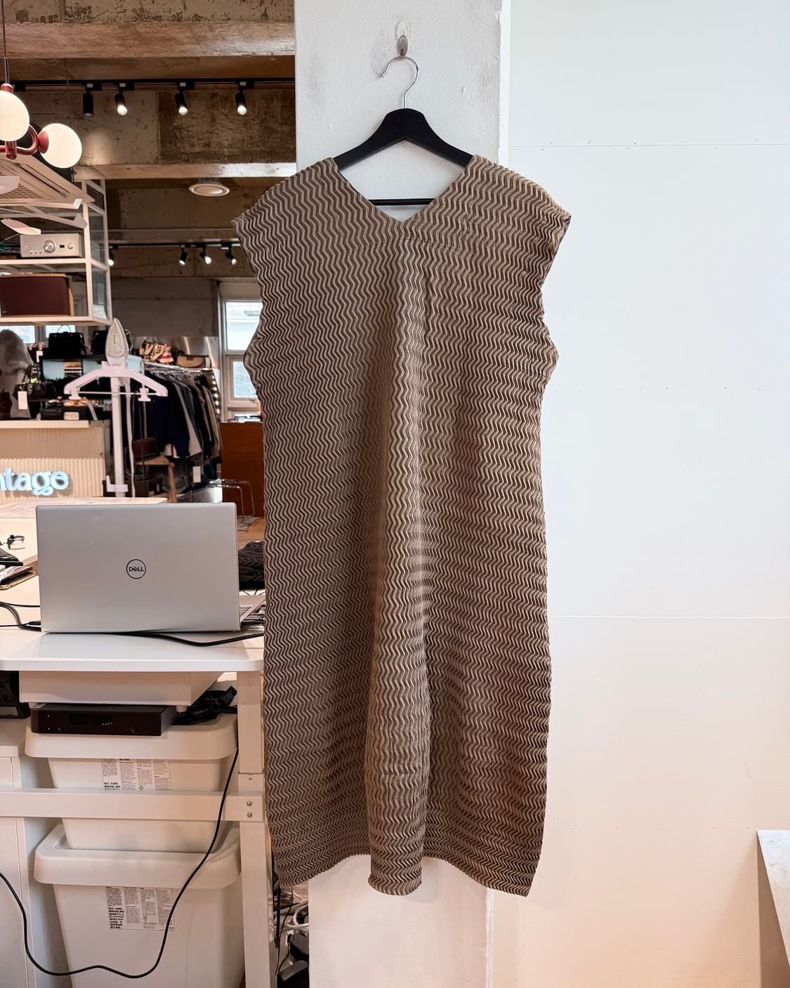 이세이미야케 브라운 링컬 브이넥 슬리브리스 원피스  상품이미지5