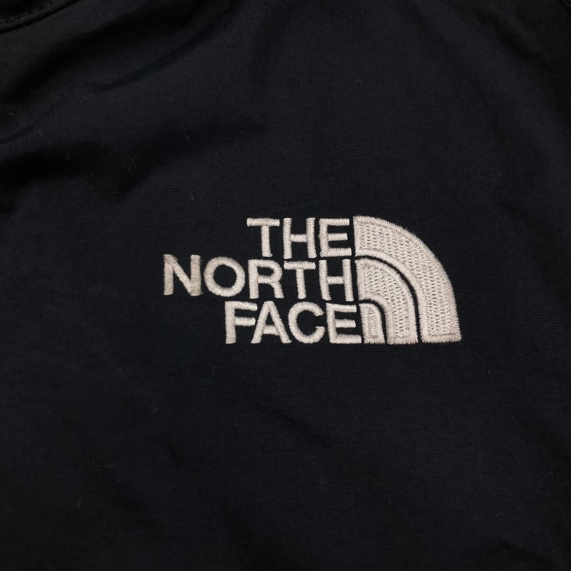 노스페이스 블랙 컬러 스몰 로고 하이벤트 바람막이 상품이미지2