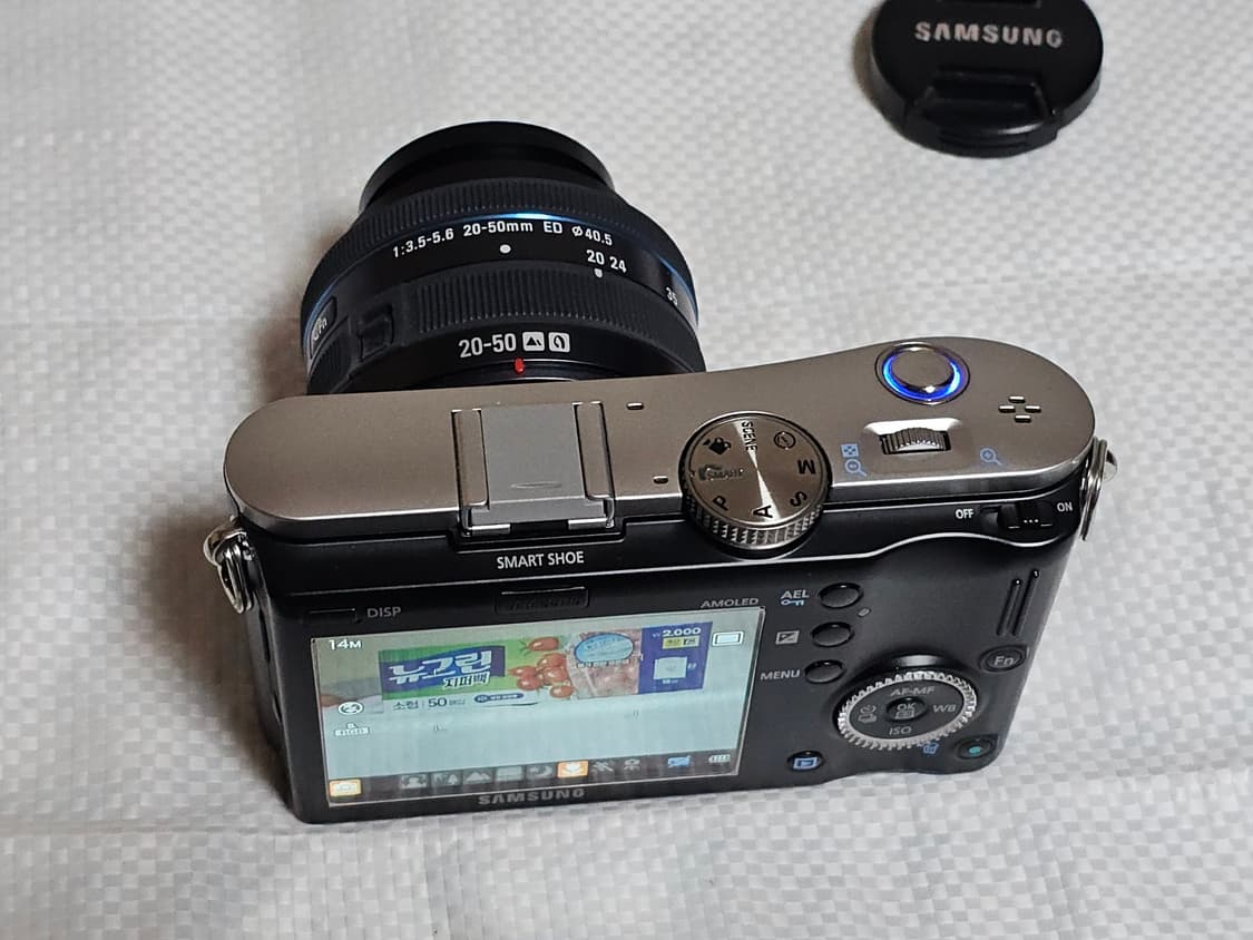 삼성 NX100 미러리스 카메라와 20-50mm 번들 렌즈 상품이미지7