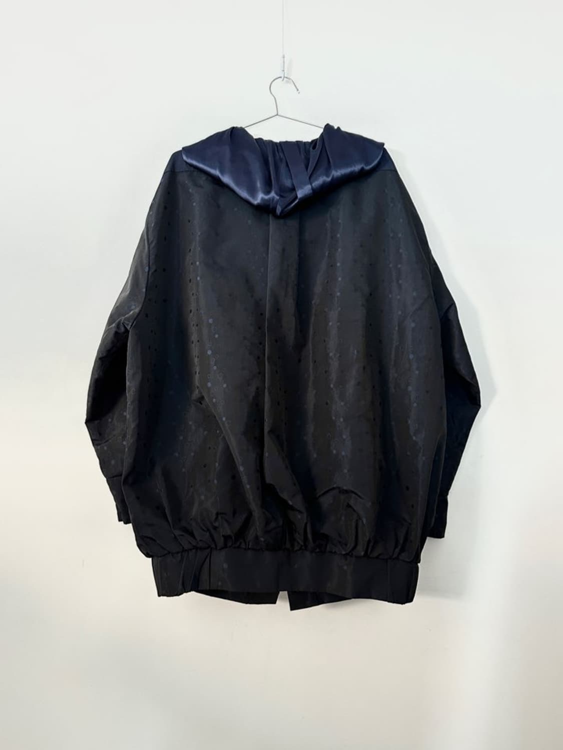 Dot glossy paded jacket / navy 상품이미지5
