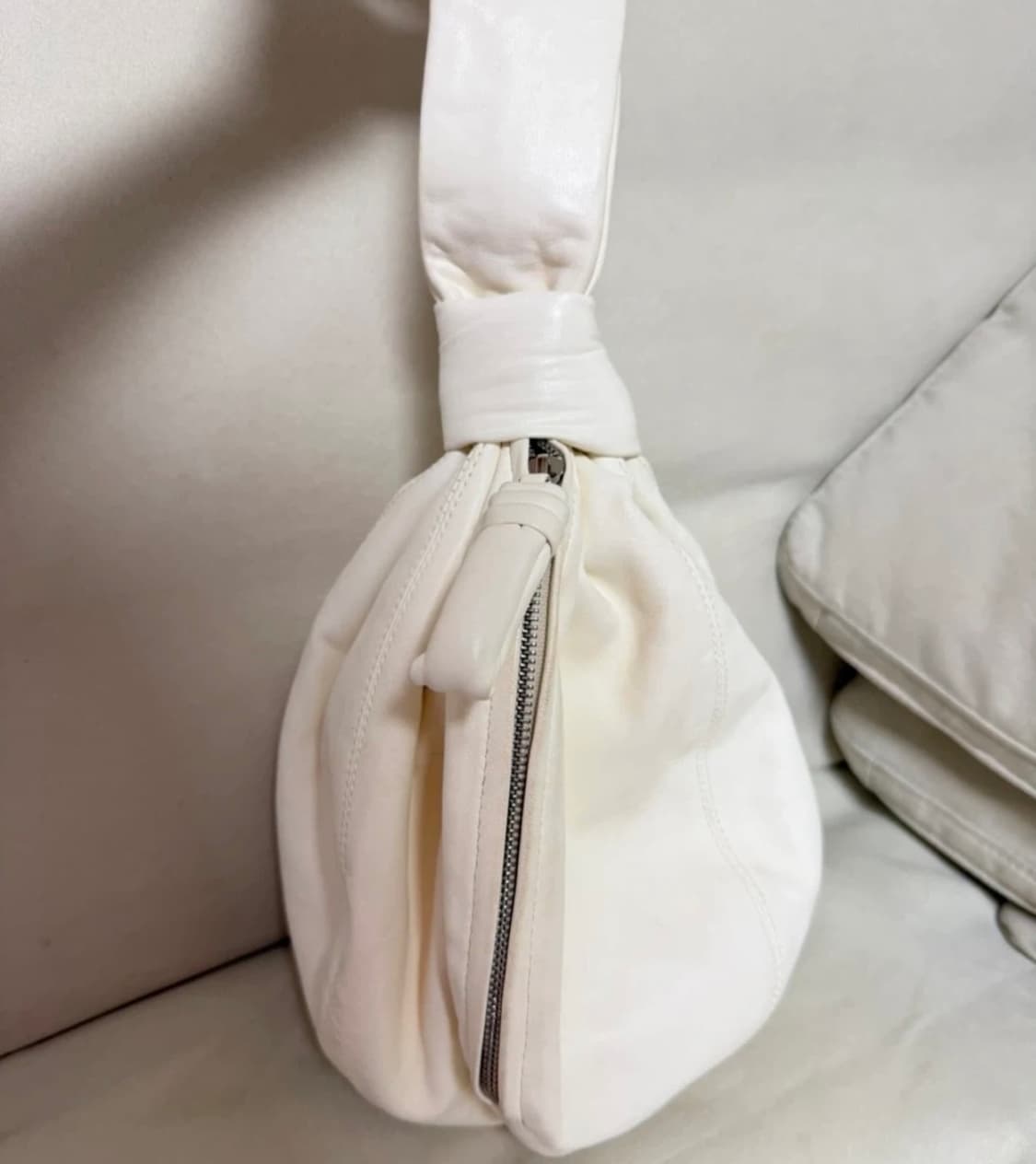 르메르 펄스 볼백 아이보리 상품이미지2