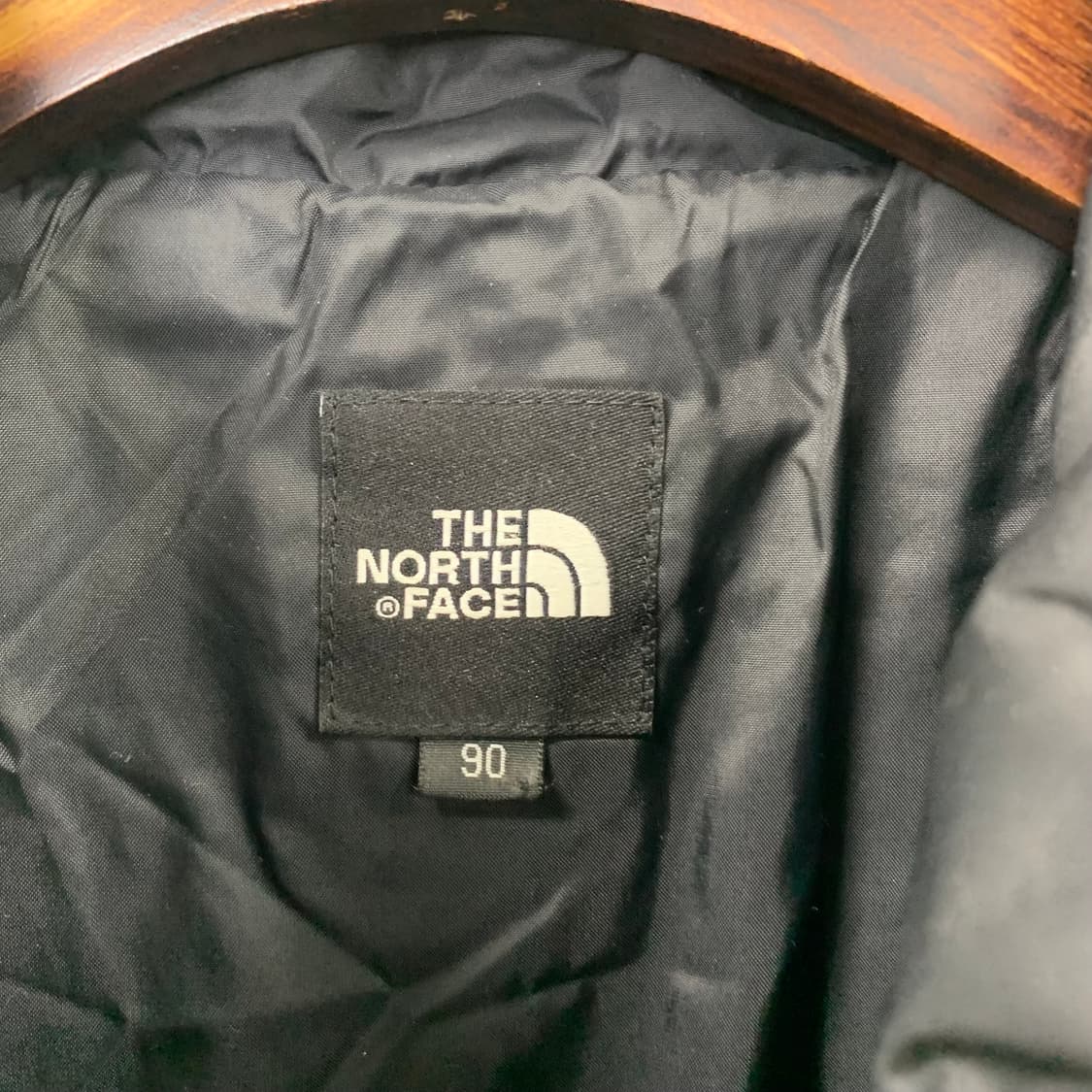 노스페이스 자수로고 블랙 경량 패딩 상품이미지8