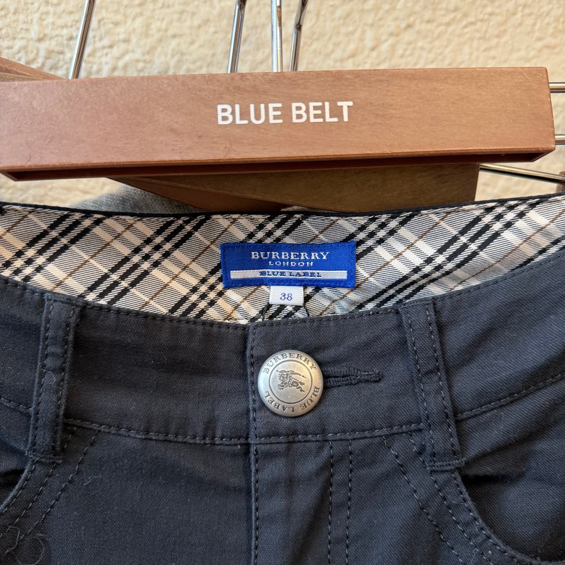 버버리 블루 라벨 카고 카프리 팬츠 백 버클 스트랩 디테일 블랙 상품이미지8