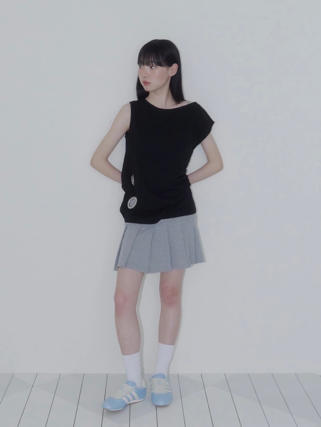 EYELET LOOSE SLEEVELESS (BLACK)  상품이미지2