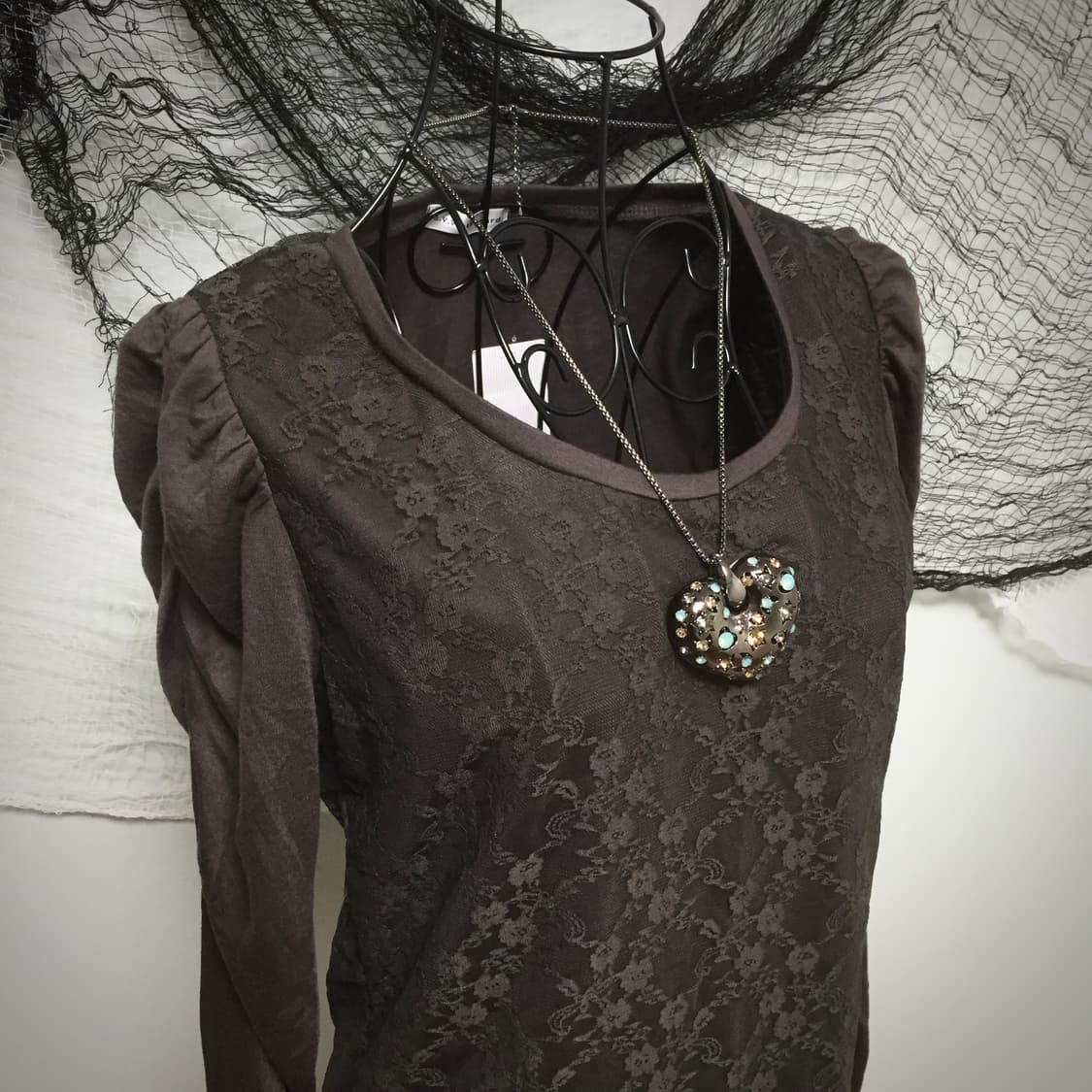 a.v.v brown lace detail shirring puff  T 상품이미지3