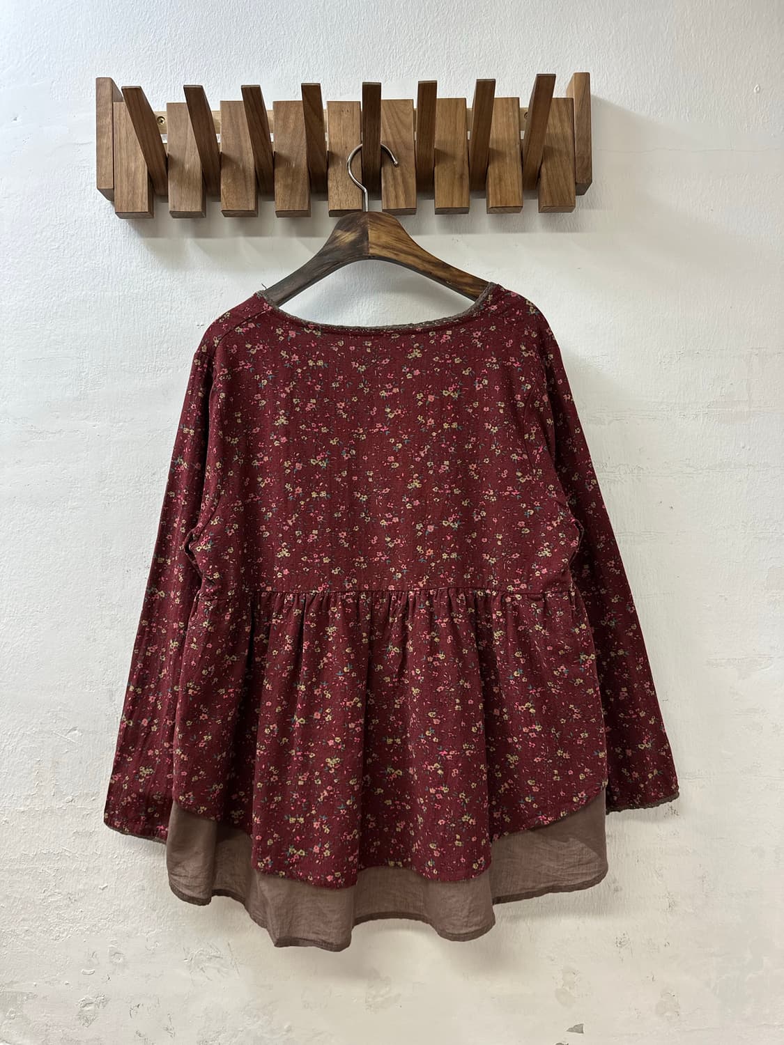 일본빈티지 잔꽃 패턴 레이어드 레이스디테일 페플럼 튜닉 우드버튼블라우스 상품이미지4