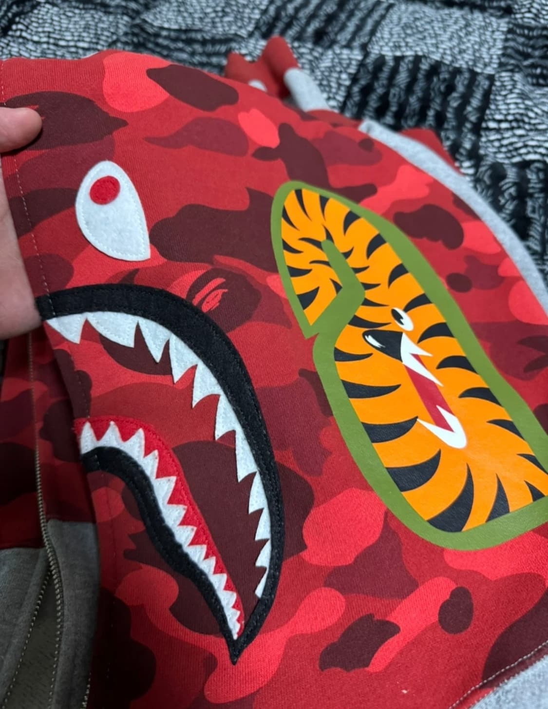 L] 100%정품 베이프 샤크풀 후드집업 레드 급처 상품이미지3