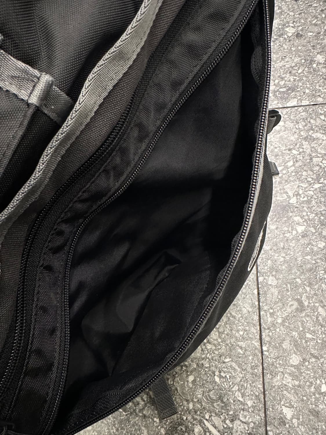 나이스고스트클럽 슬링백 처분  상품이미지5