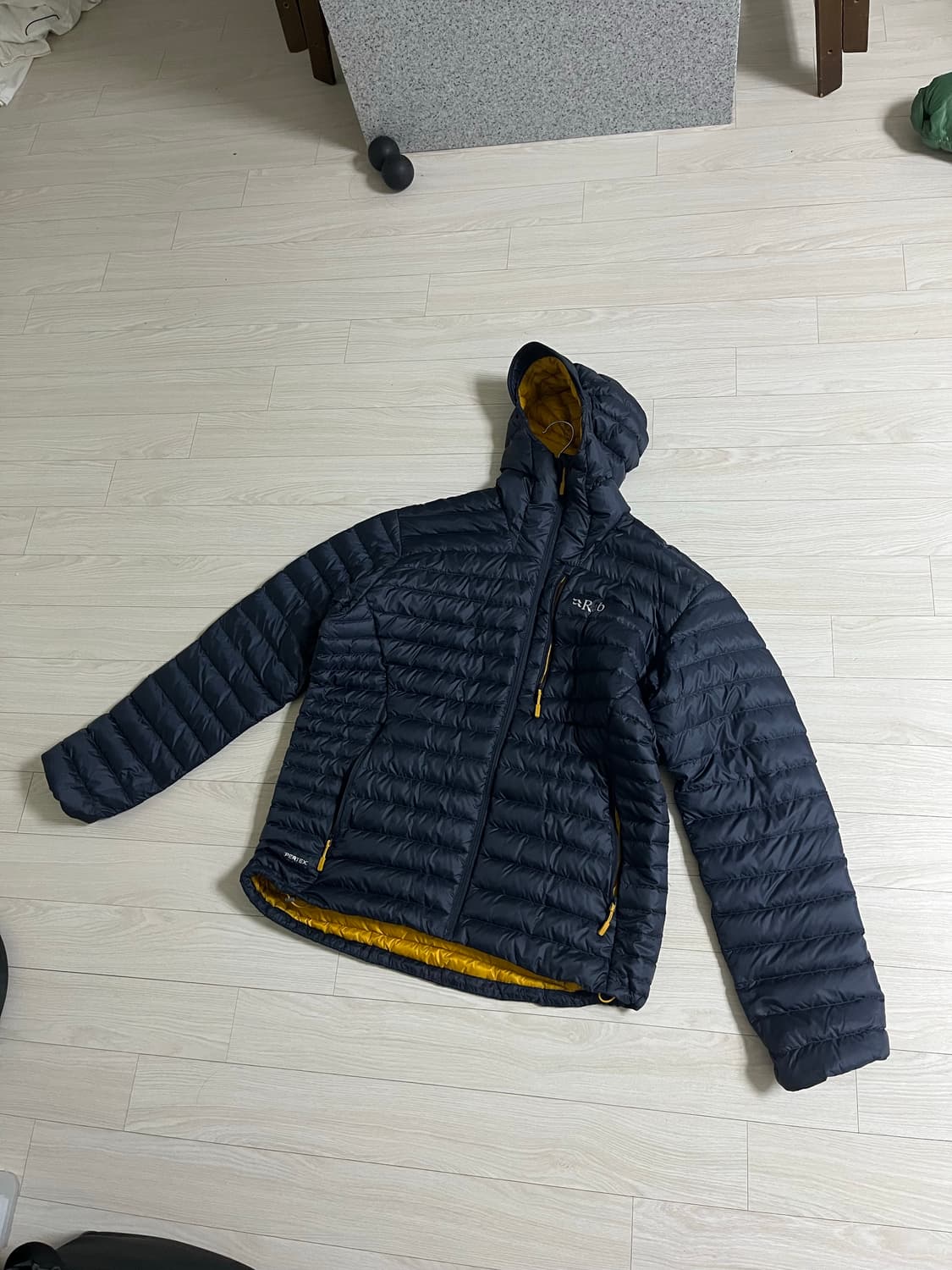 rab 경량패딩 벨루가 xl 상품이미지1