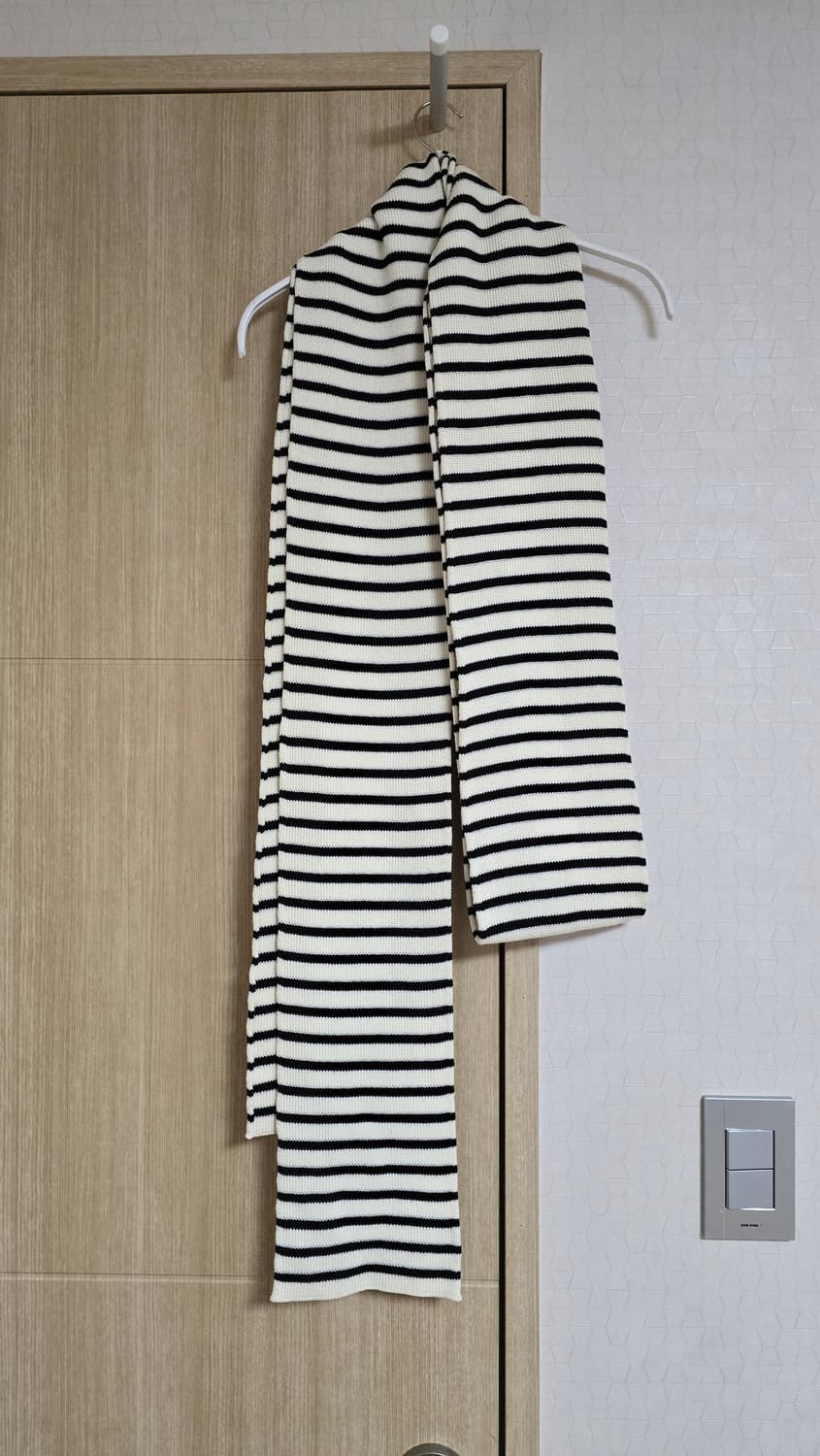 생로랑 검흰 스트라이프 목도리 상품이미지3