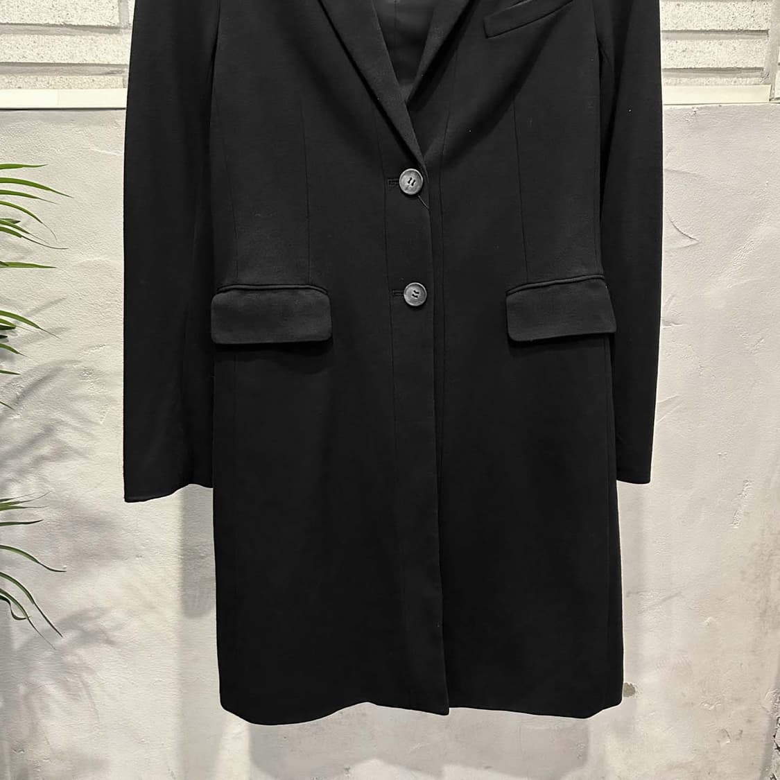 띠어리 테일러드 롱 코트 자켓 투버튼 투포켓 디테일 블랙 블레이저 상품이미지4