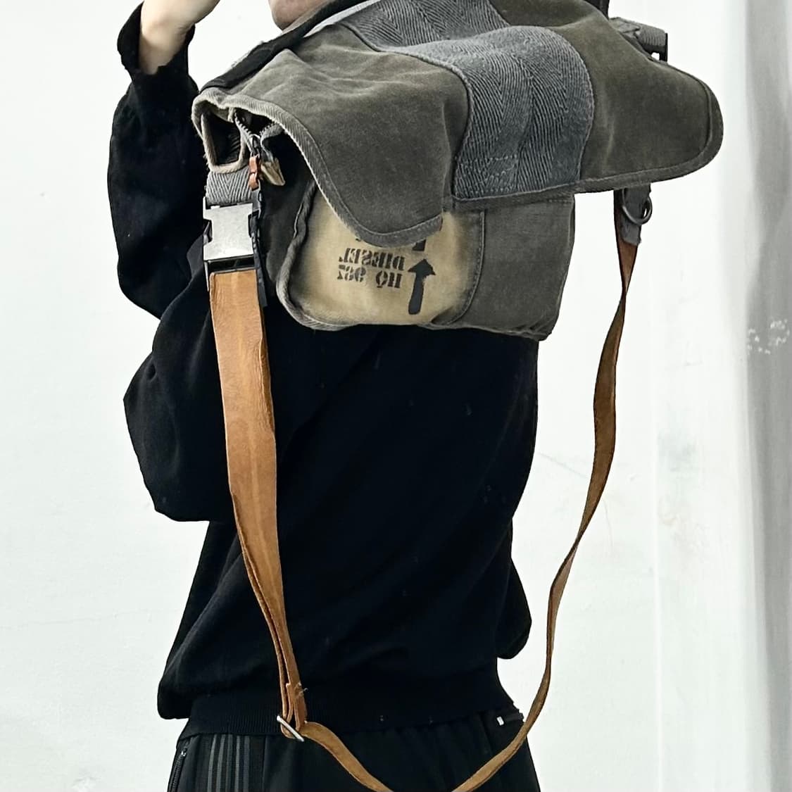 디젤 그런지 크로스백 상품이미지3