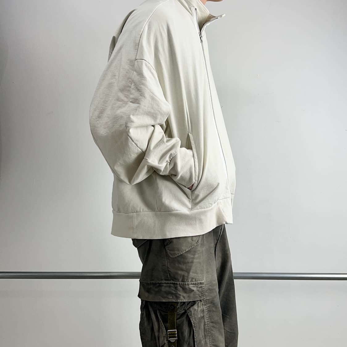 율리우스 비대칭 커버드넥 집업 자켓 상품이미지3