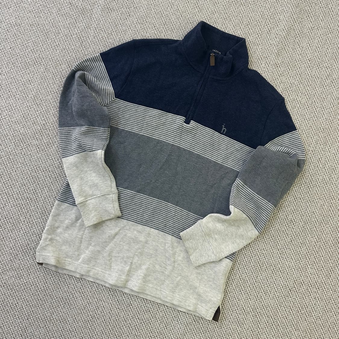 95 헤지스 스트라이프 반집업 니트 0414D 상품이미지1