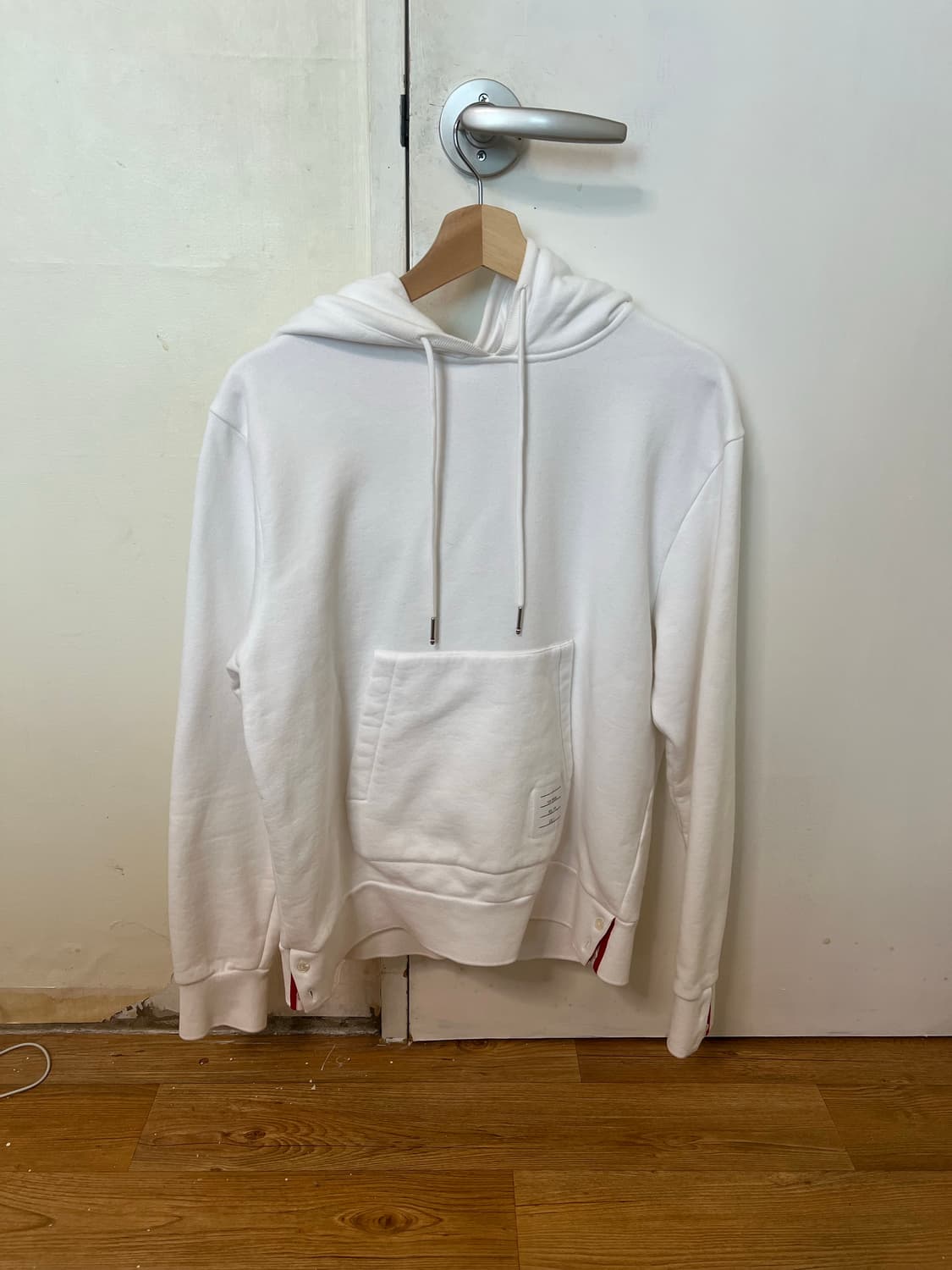 톰브라운 백삼선 후드티 상품이미지3