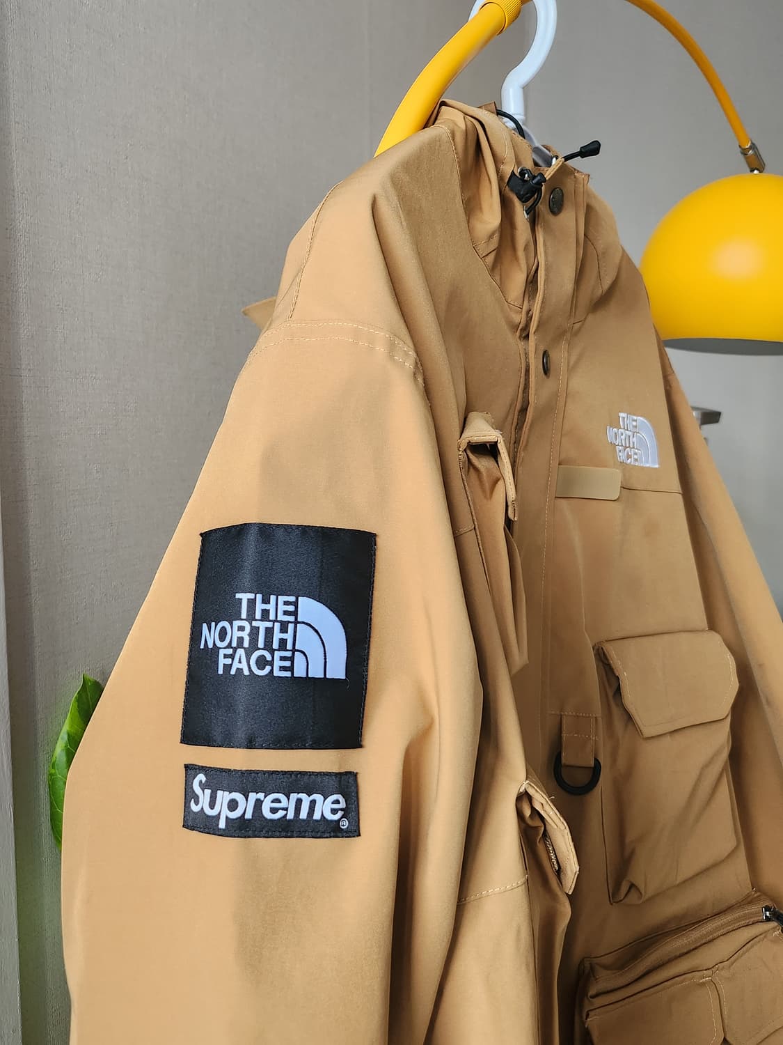 슈프림 x 노스페이스 카고 자켓 골드 - 20SS 상품이미지2