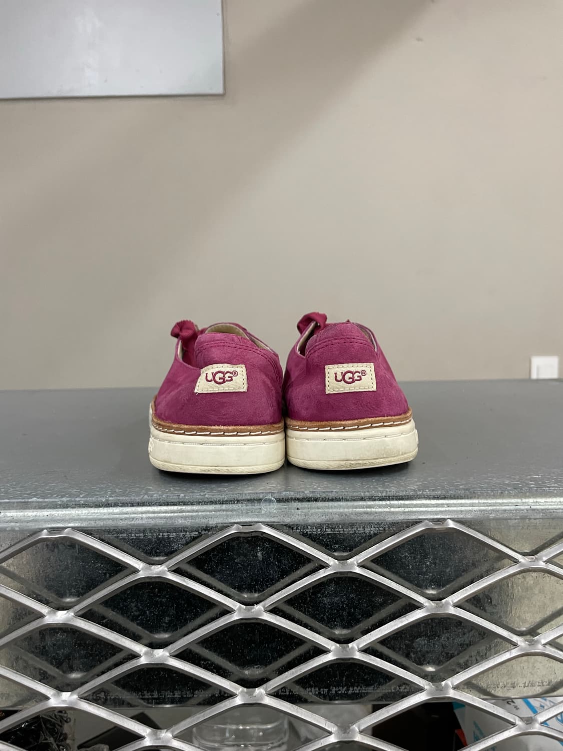어그 카릴린 후쿠시아 스웨이드 스니커즈 235 상품이미지3