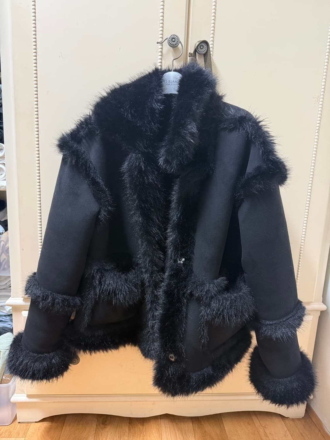 카키포인트 시어링 퍼 무스탕 자켓 블랙 상품이미지2