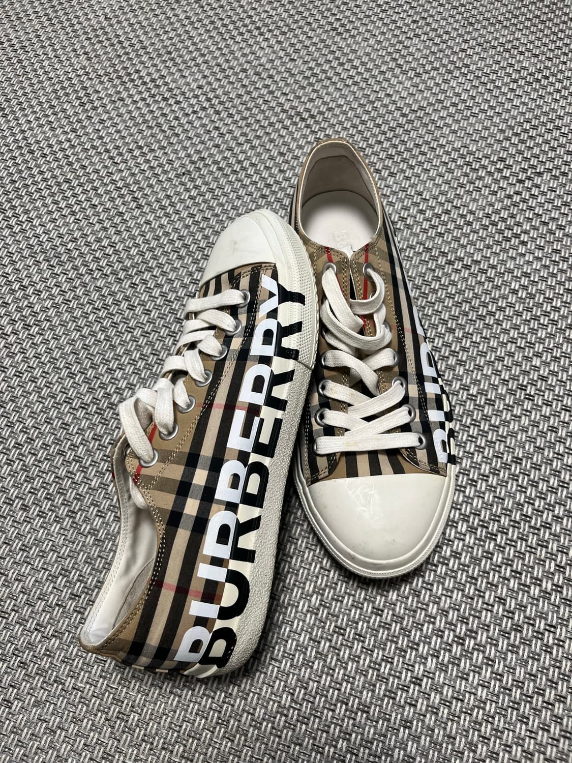 착2회 버버리 신발 스니커즈  상품이미지1