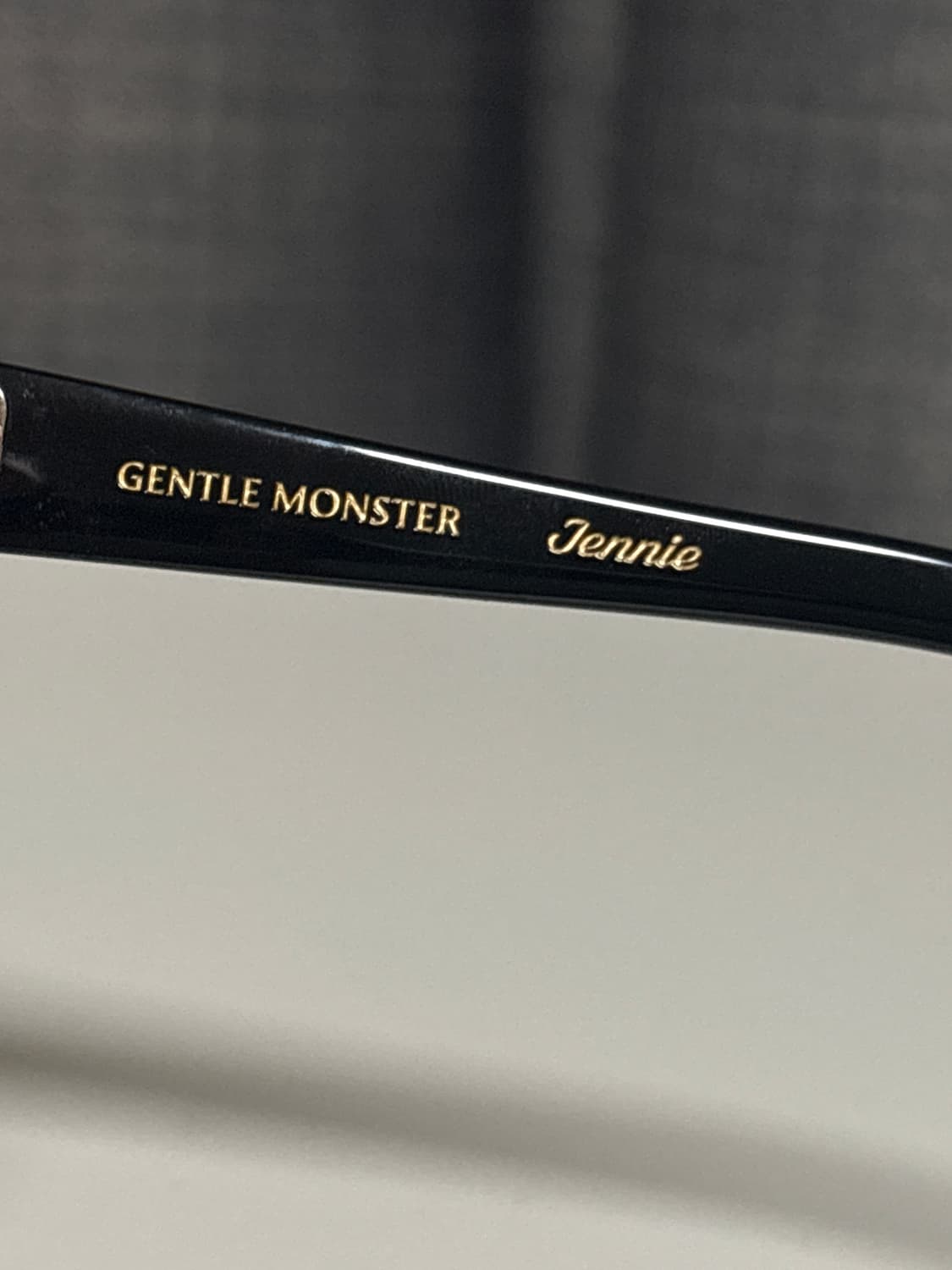 젠틀 몬스터 x 제니 젠틀 살롱 허쉬 01 블랙 그레이 상품이미지5