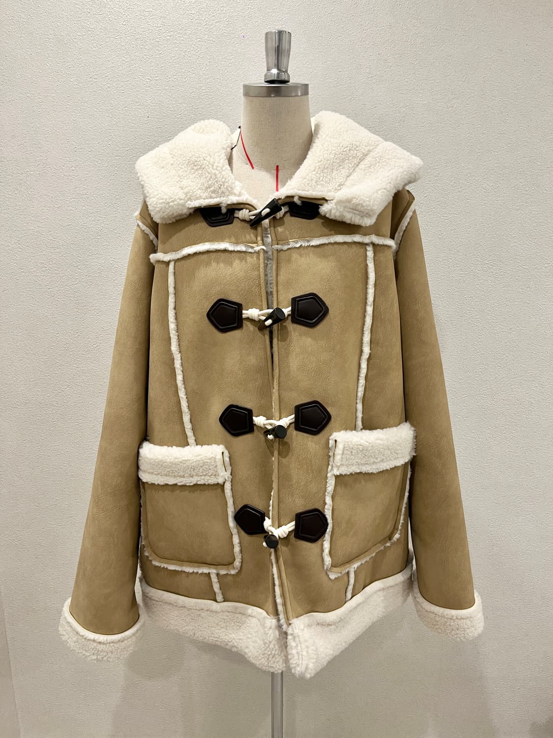 Palejade shearling hooded coat beige 상품이미지2